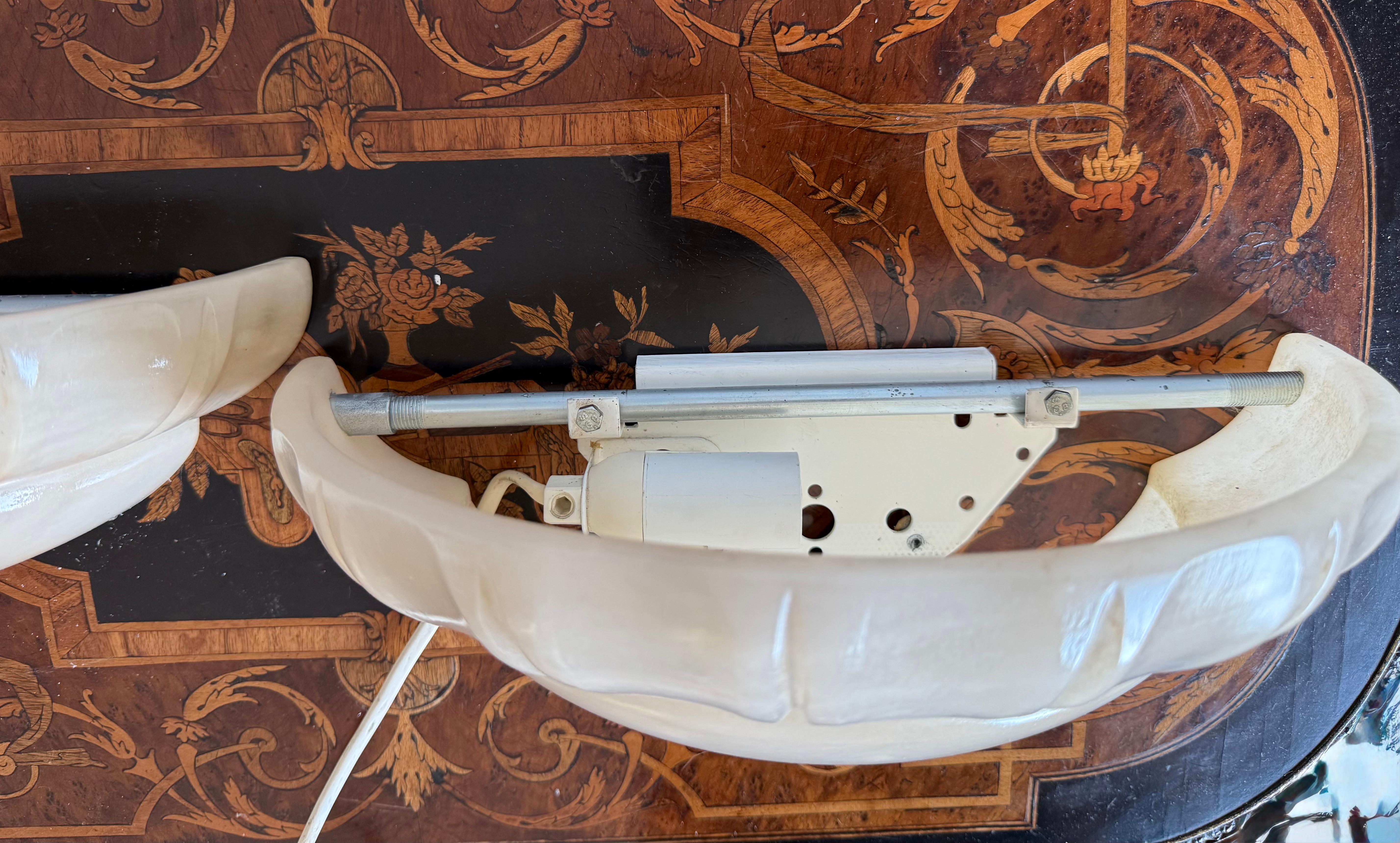 Pair of Alabaster Wall Sconces / Lights with Sculpted Bamboo-Style Edge, 1970s en vente 4