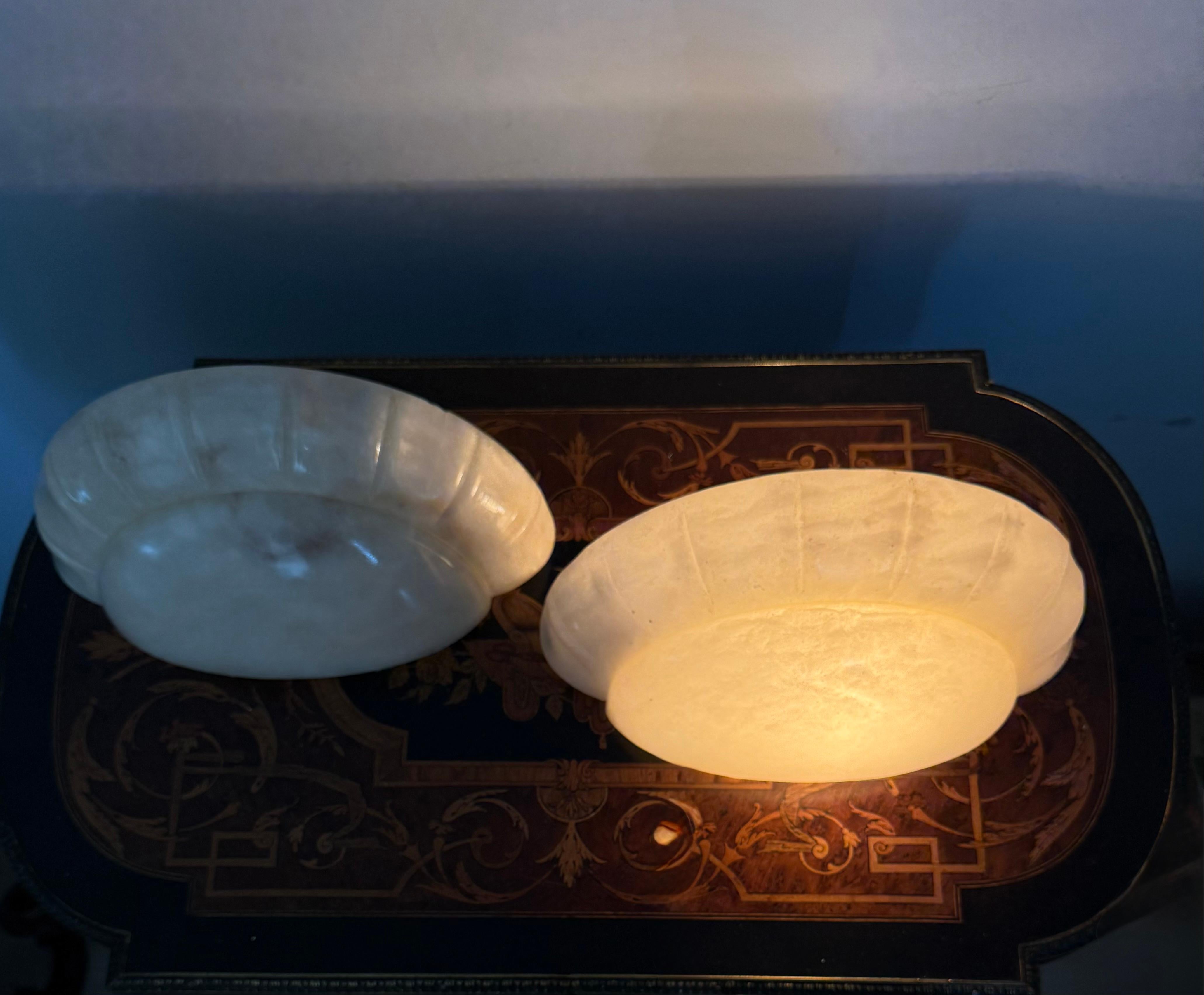 Pair of Alabaster Wall Sconces / Lights with Sculpted Bamboo-Style Edge, 1970s en vente 5