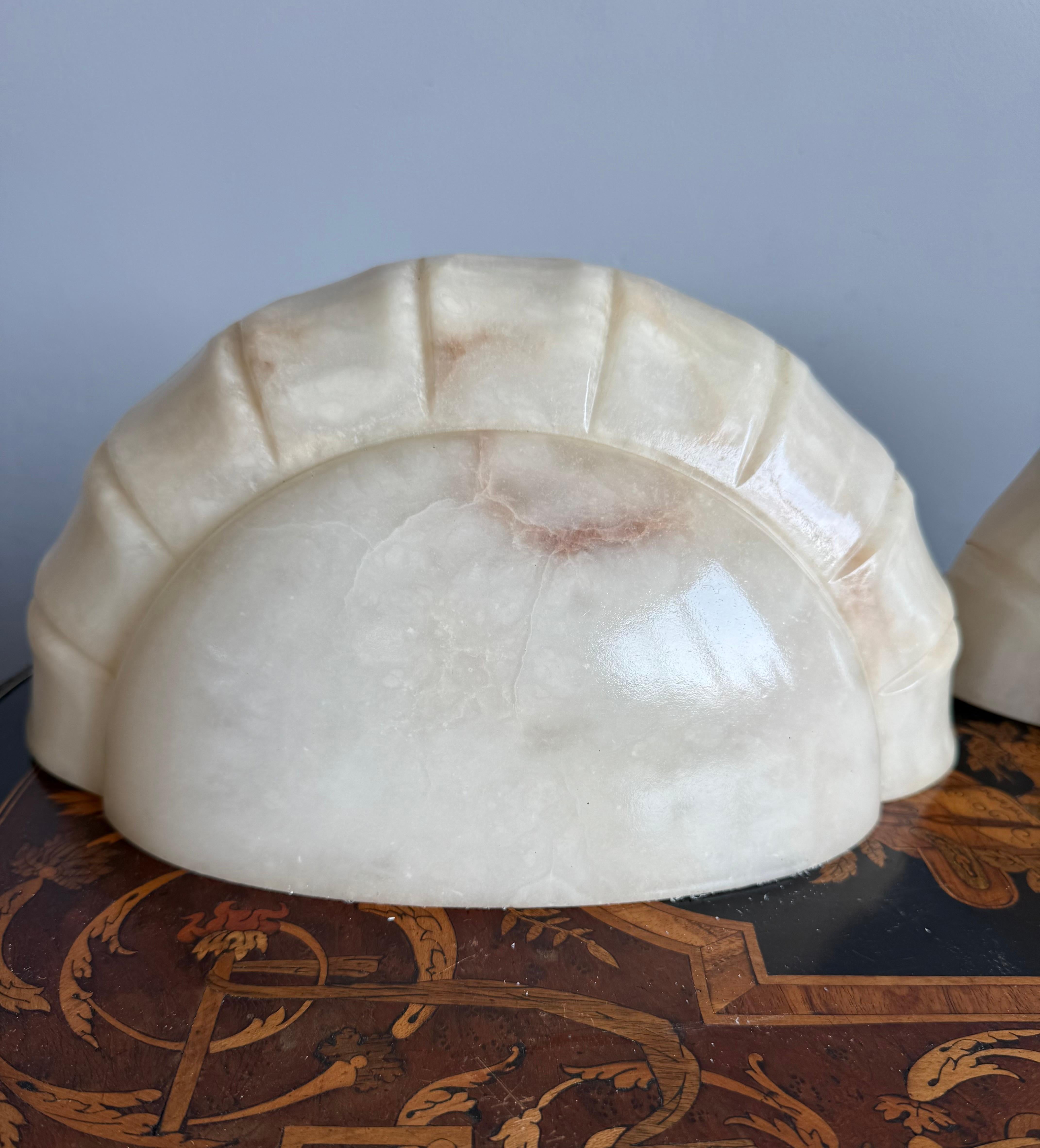 Pair of Alabaster Wall Sconces / Lights with Sculpted Bamboo-Style Edge, 1970s Bon état - En vente à Lisse, NL