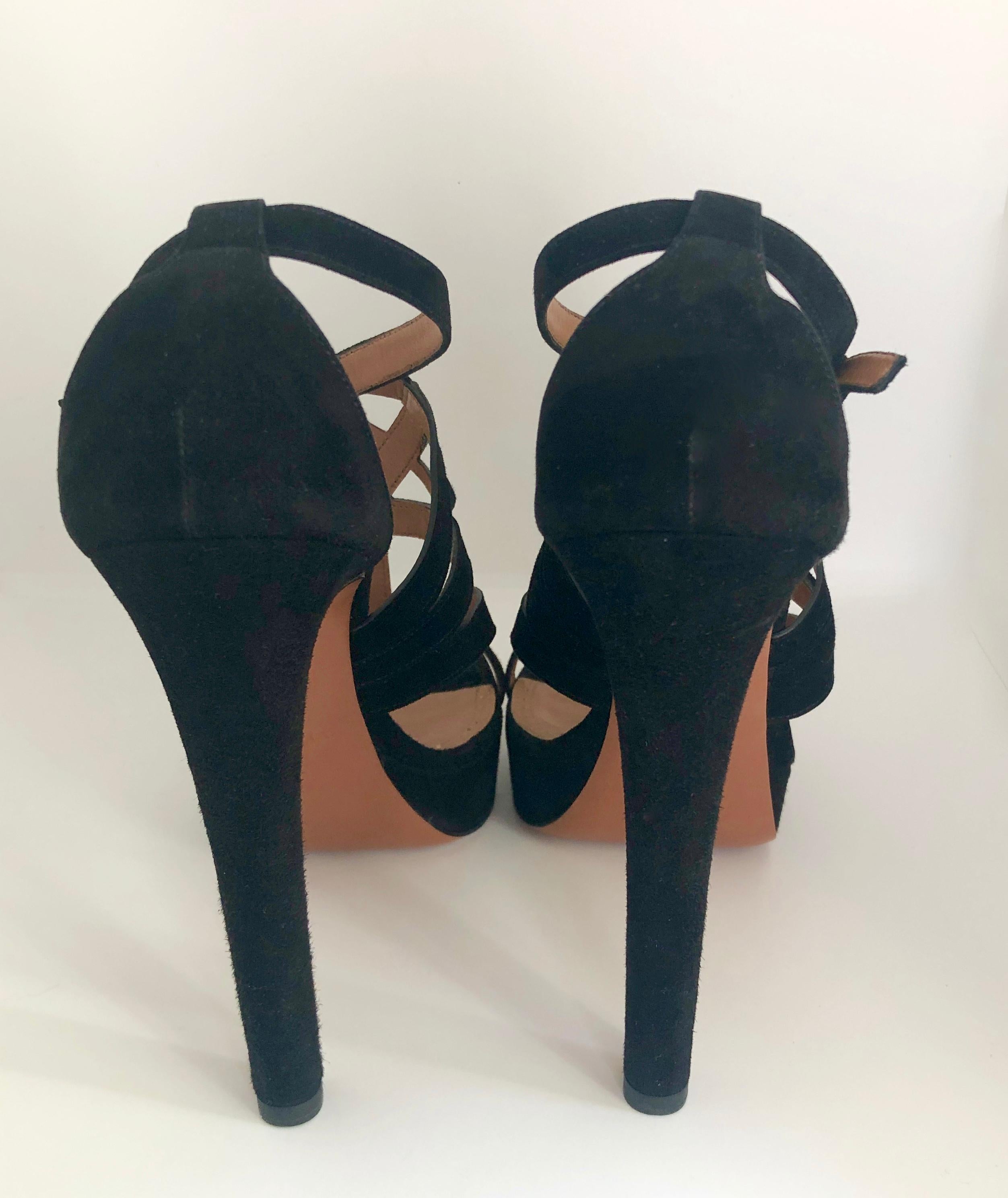 Pair of Alaïa Black Laser Cut Lattice Strap Suede Leather Stiletto Heel Sandals In Excellent Condition For Sale In Houston, TX
