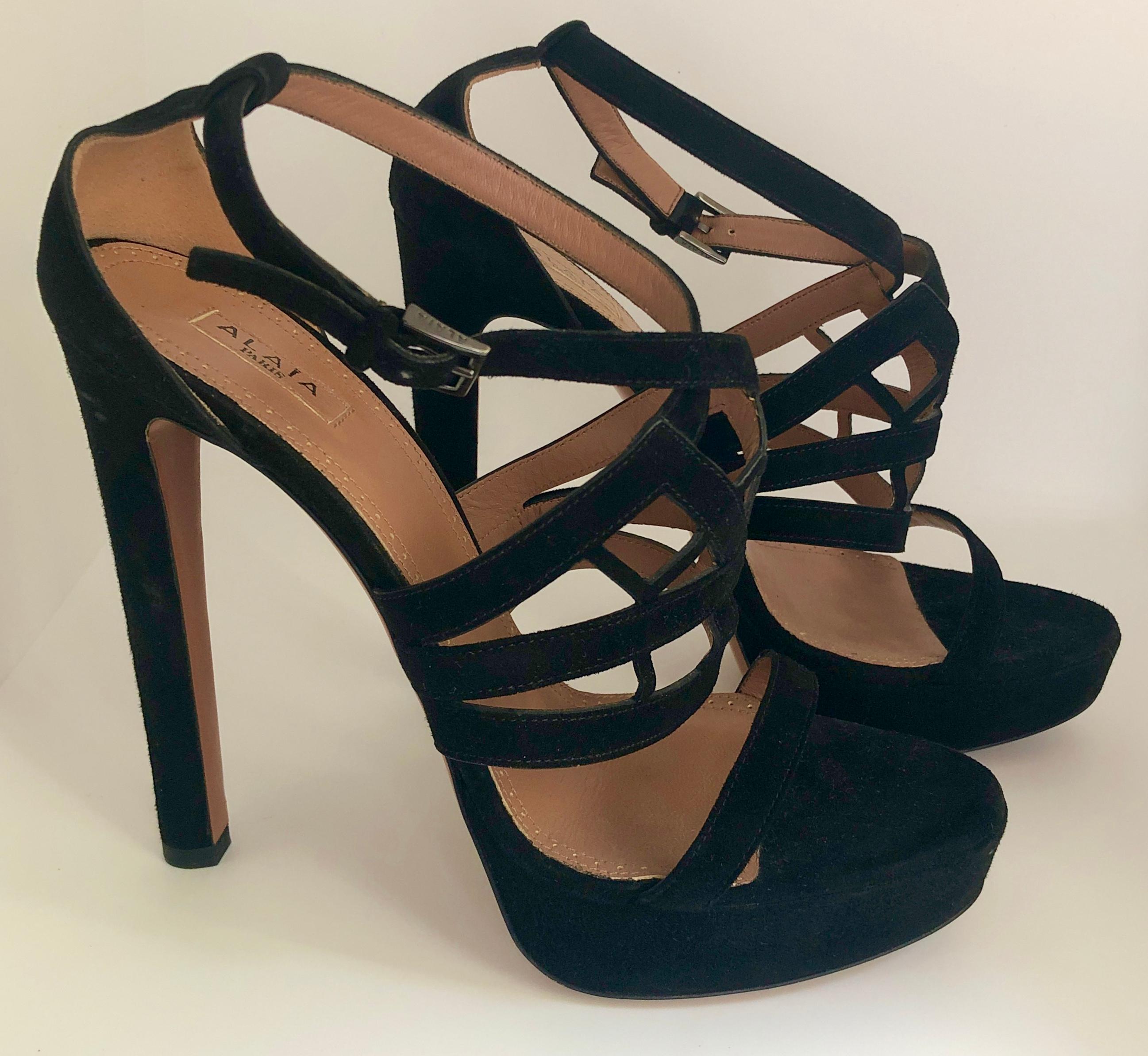 Women's Pair of Alaïa Black Laser Cut Lattice Strap Suede Leather Stiletto Heel Sandals For Sale