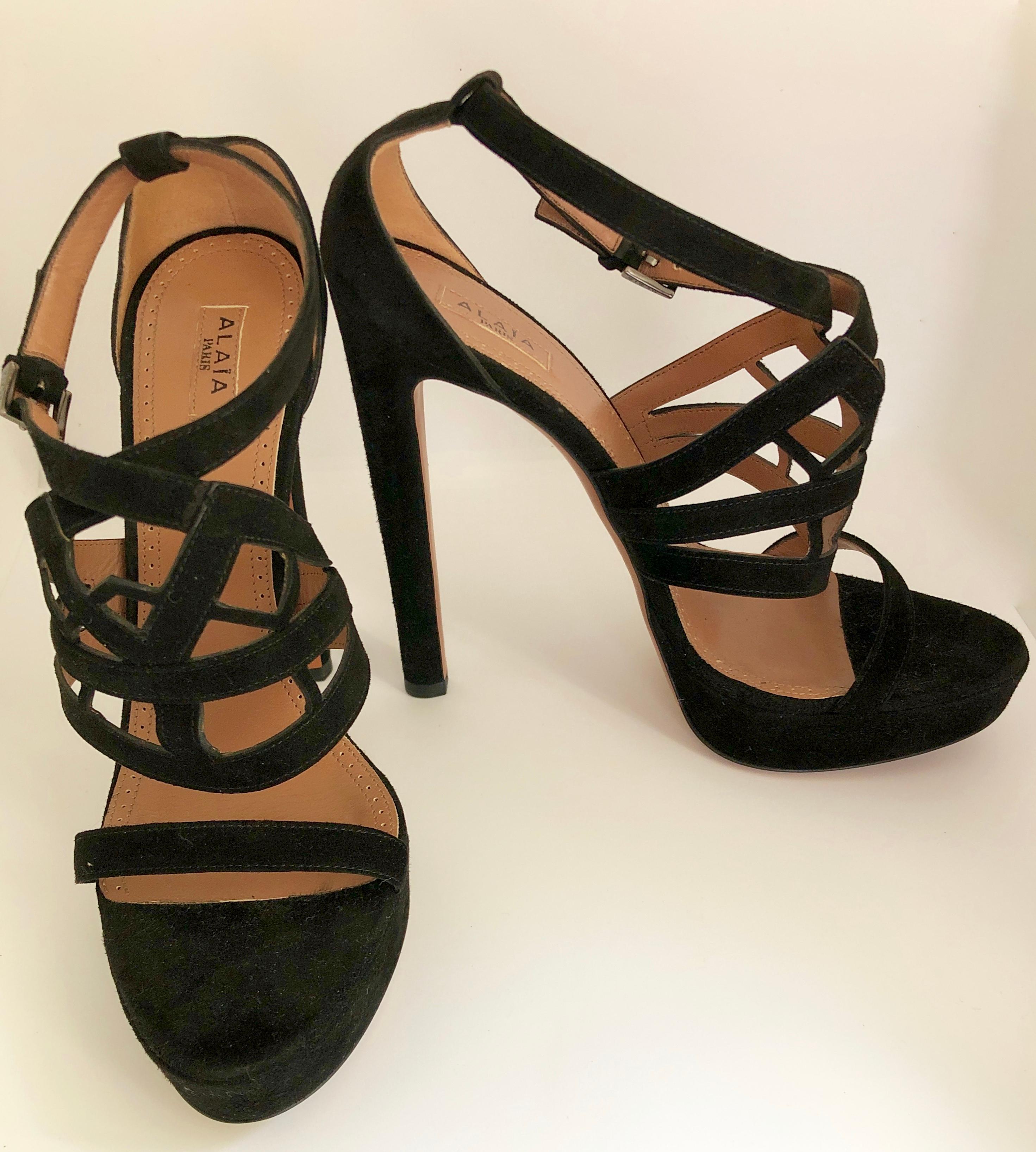 Pair of Alaïa Black Laser Cut Lattice Strap Suede Leather Stiletto Heel Sandals For Sale 5