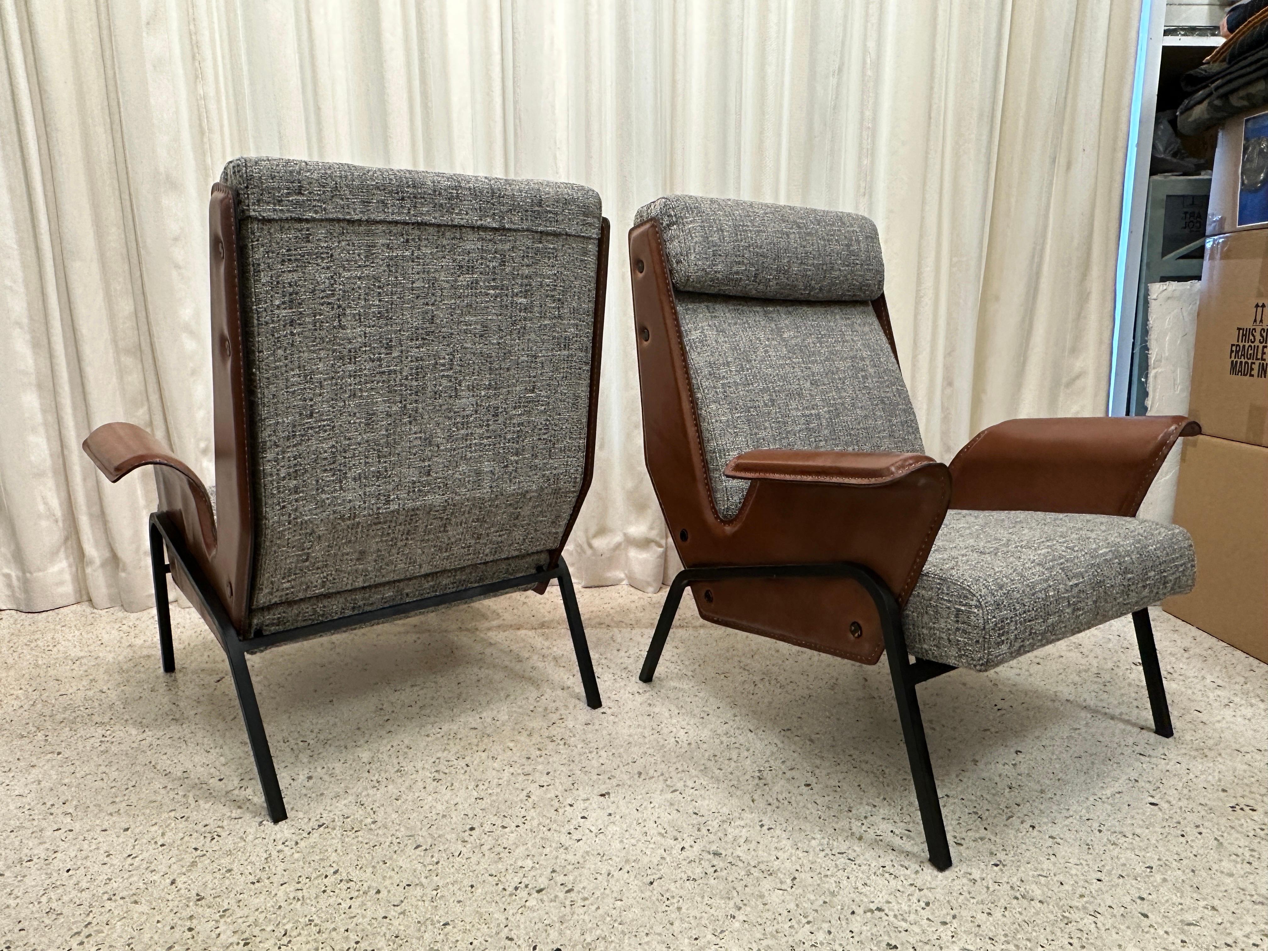 Italian Pair of Alba Stitched Leather Lounge Chairs by Gustavo Pulitzer for Arflex For Sale