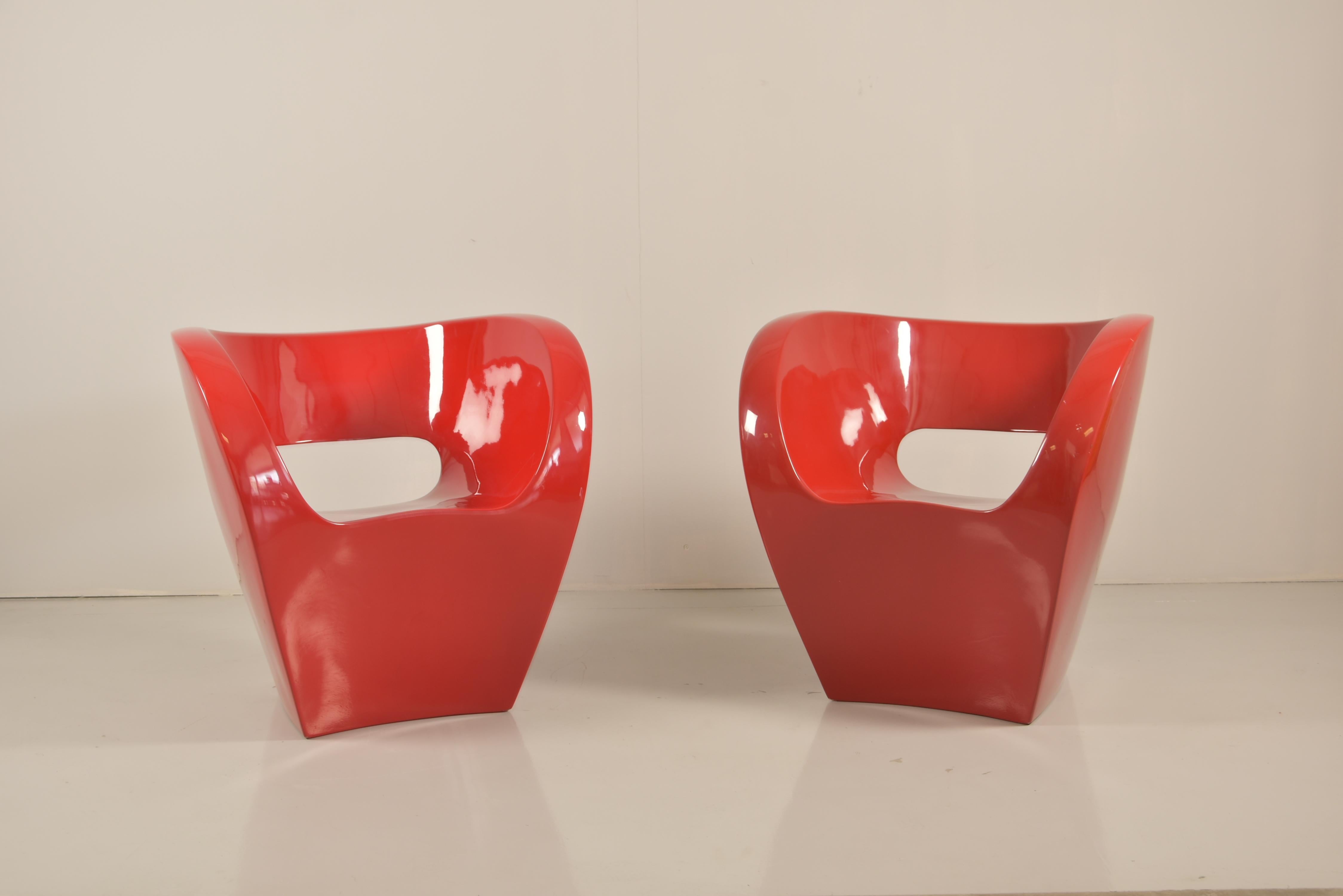 Pair of little Albert black lacquered polyethylene armchairs, designed in 2000 by Ron Arad (Tel-Aviv, 1951) for the Italian design furniture manufacturer Moroso. This iconic model is part of the popular Victoria and Albert Collection.
