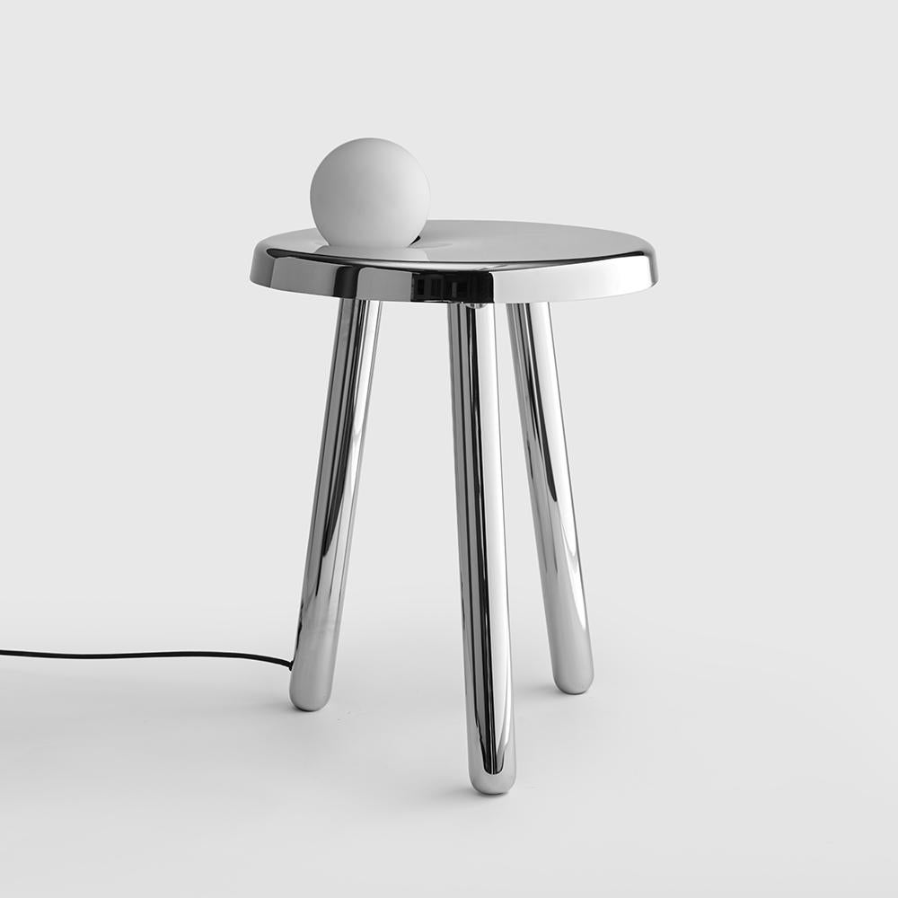 Alby polished white nickel small table with lamp by Mason Editions
Design: Matteo Fiorini
Dimensions: Ø.40 x 50 cm
Materials: Blown glass and nickel

Finishings: light grey, petrol green, black or polished white nickel
Light source: G9 LED