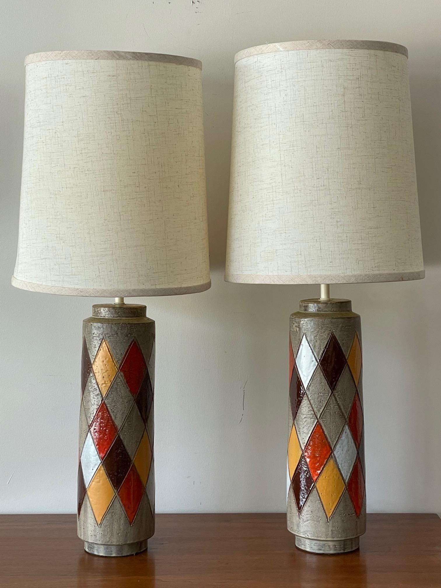 Italian Pair of Aldo Londi Bitossi Cermaic Lamps Harlequin Pattern For Sale