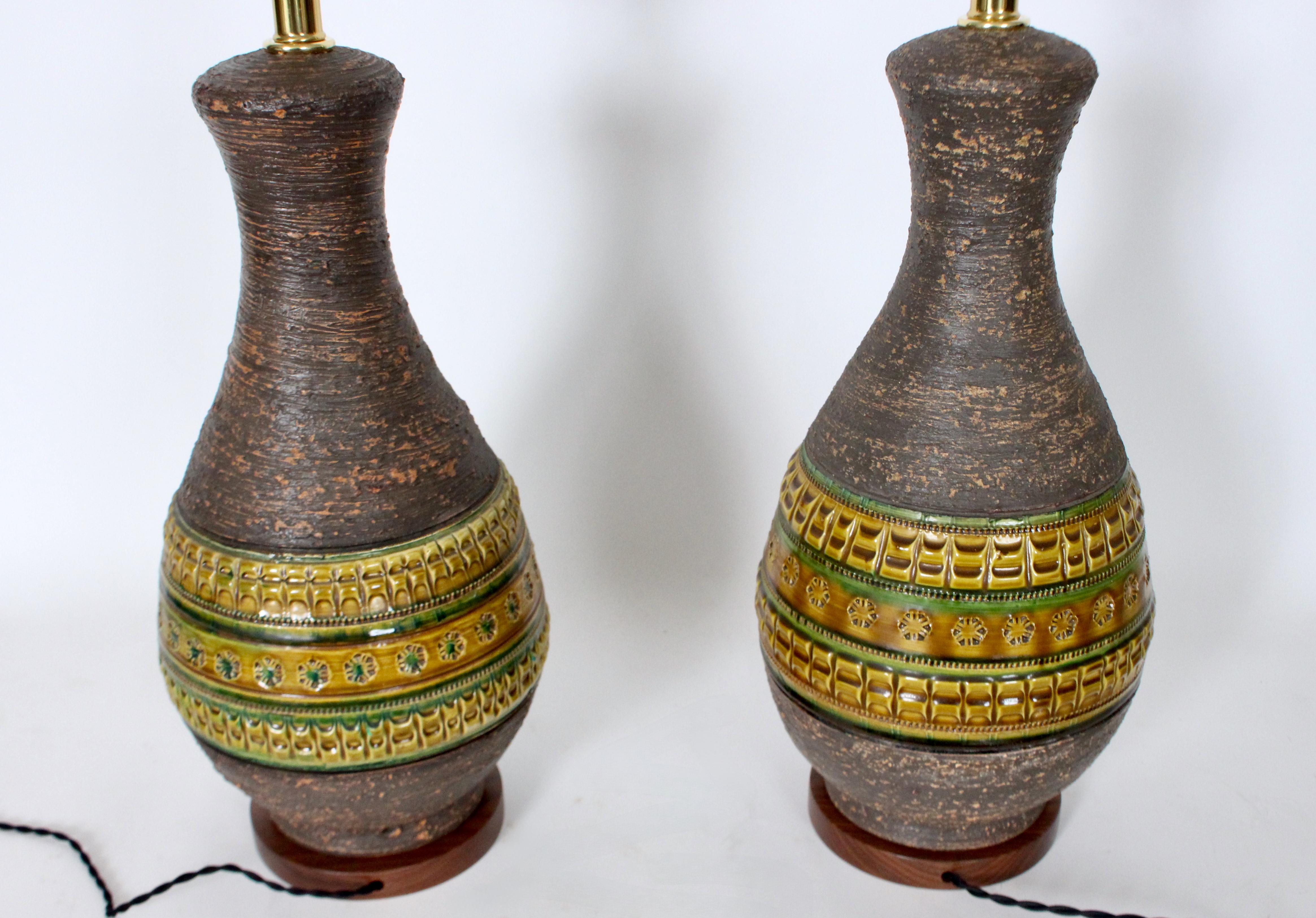 Pair of Aldo Londi for Bitossi Green & Ochre Banded Pottery Table Lamps, 1950's In Good Condition For Sale In Bainbridge, NY