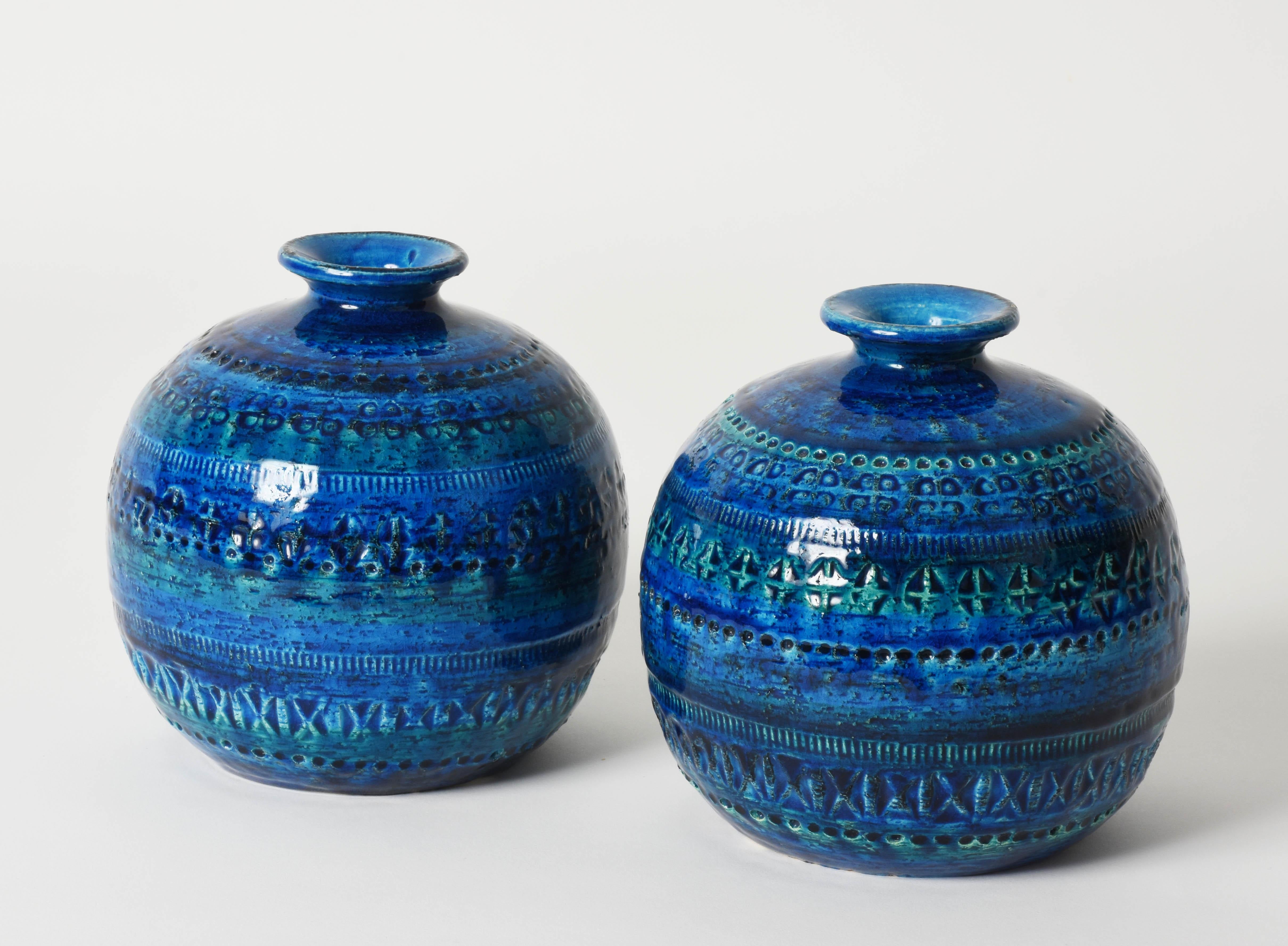 Pair of sphere-shaped terracotta ceramic Rimini blue vases for Bitossi. This magnificent set was designed by Aldo Londi in Italy during 1960s.

These pieces are wonderful thanks to the blue, green and turquoise terracotta ceramic glazed by hand
