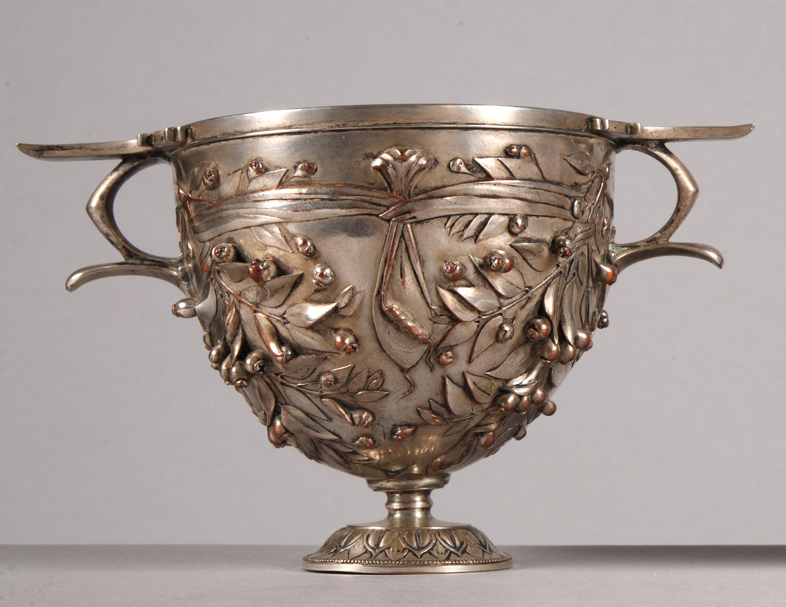 Signed Désiré Attarge Fit and F. Barbedienne Paris

Pair of silvered bronze cups, chased by Désiré Attarge after an antique model (Ist Century), known as the Coupe d’Alésia or Canthare d’Alise-Sainte-Reine (now preserved at Antiquités Nationales