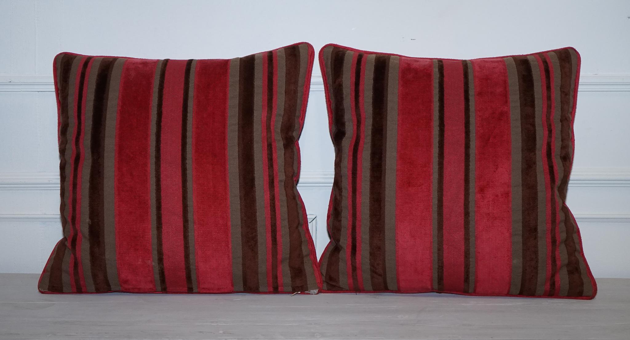 Britannique Paire de coiffeuses ALEXANDER & JAMES HUDSON STRiPEY en vente