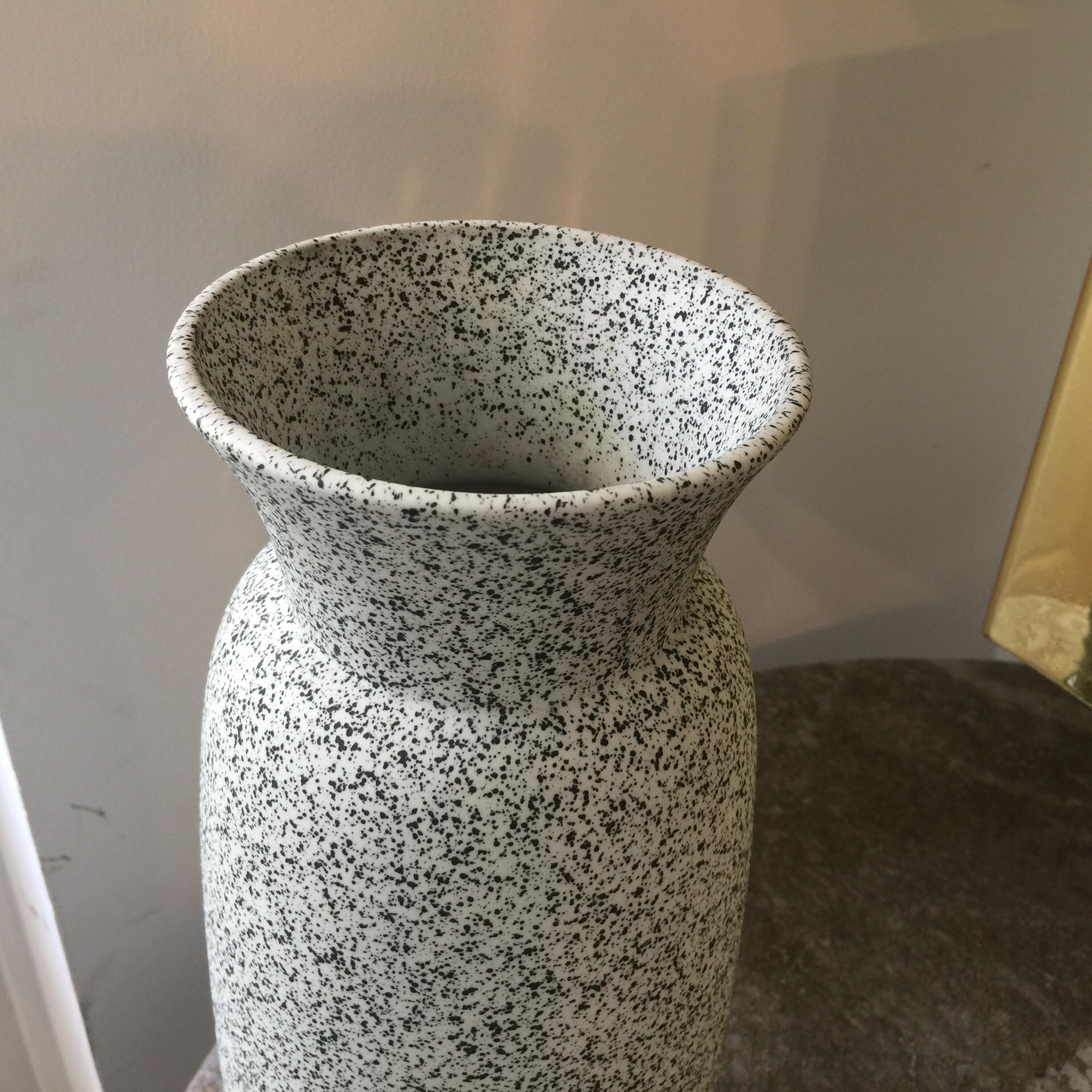 italien Paire de vases en céramique Alfiero Mangani finition granite en vente