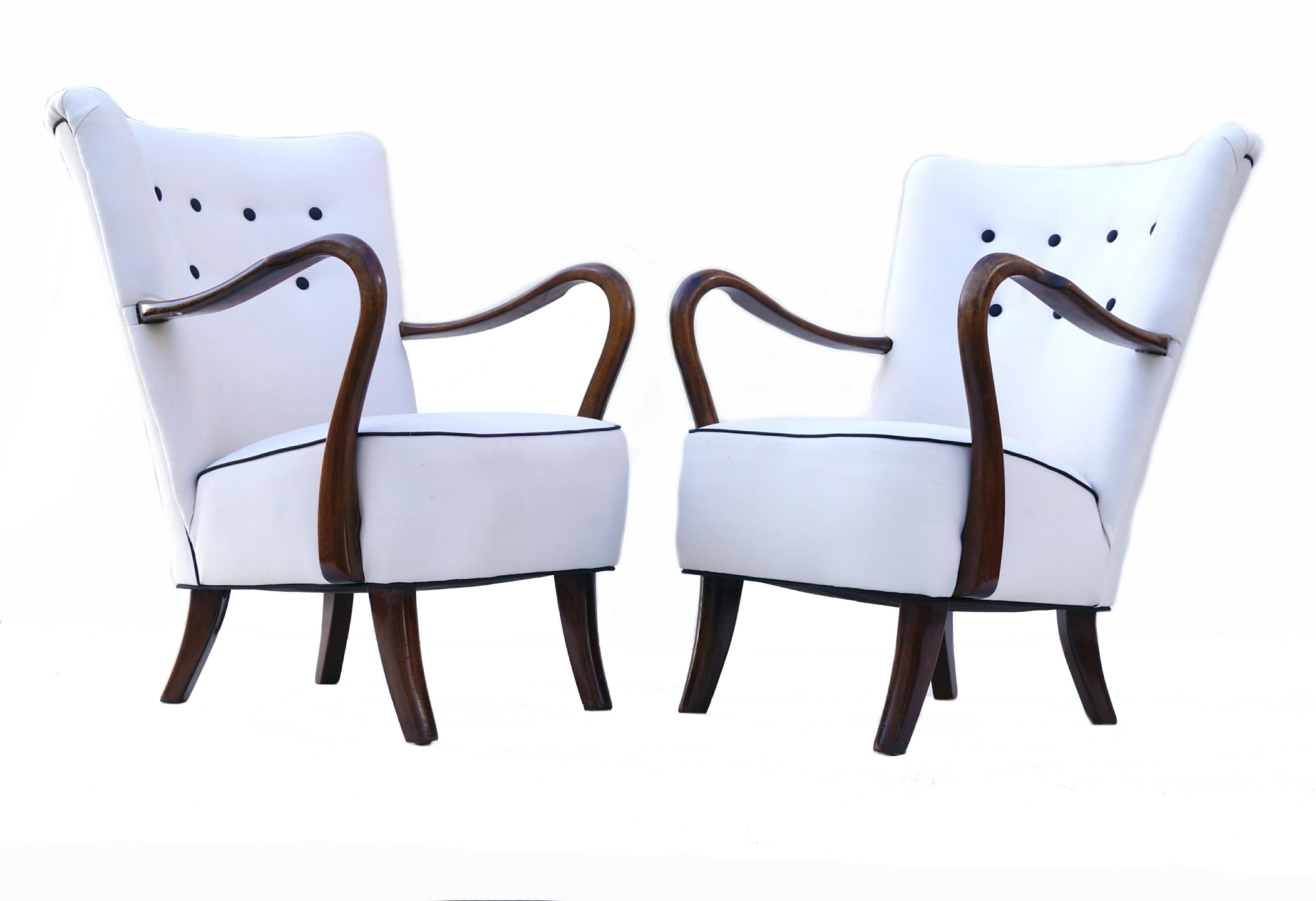 Pair of Alfred Christensen Danish 1940's Easy Lounge Chairs Sculptural Armrests  In Good Condition For Sale In Wayne, NJ