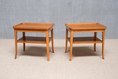 Pareja de mesas auxiliares Alfred Kvarnholt de madera de peral y nogal, Suecia, años 40