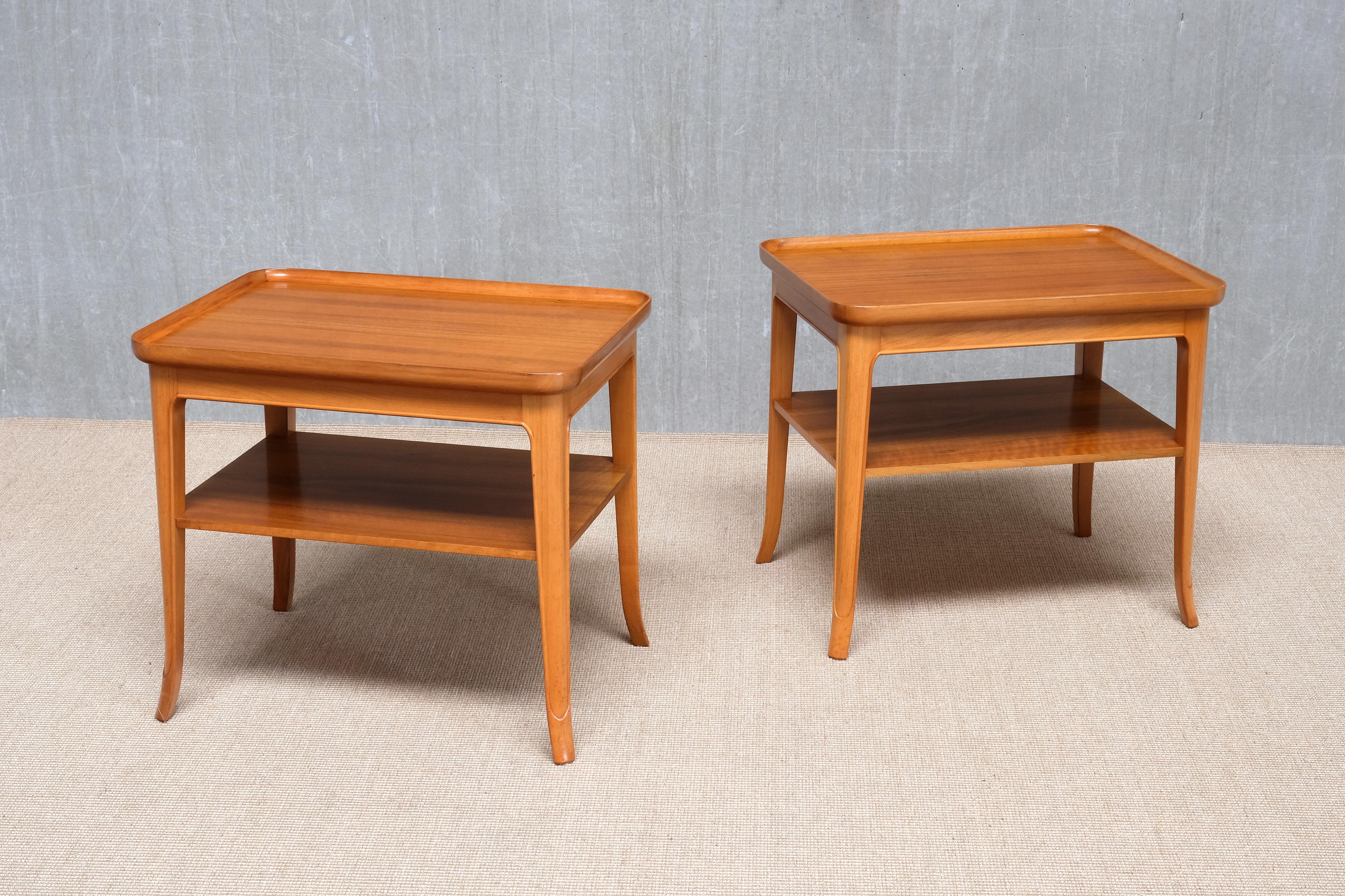 Paar Beistelltische von Alfred Kvarnholt aus Birnbaum und Nussbaum, Schweden, 1940er Jahre (Mitte des 20. Jahrhunderts) im Angebot