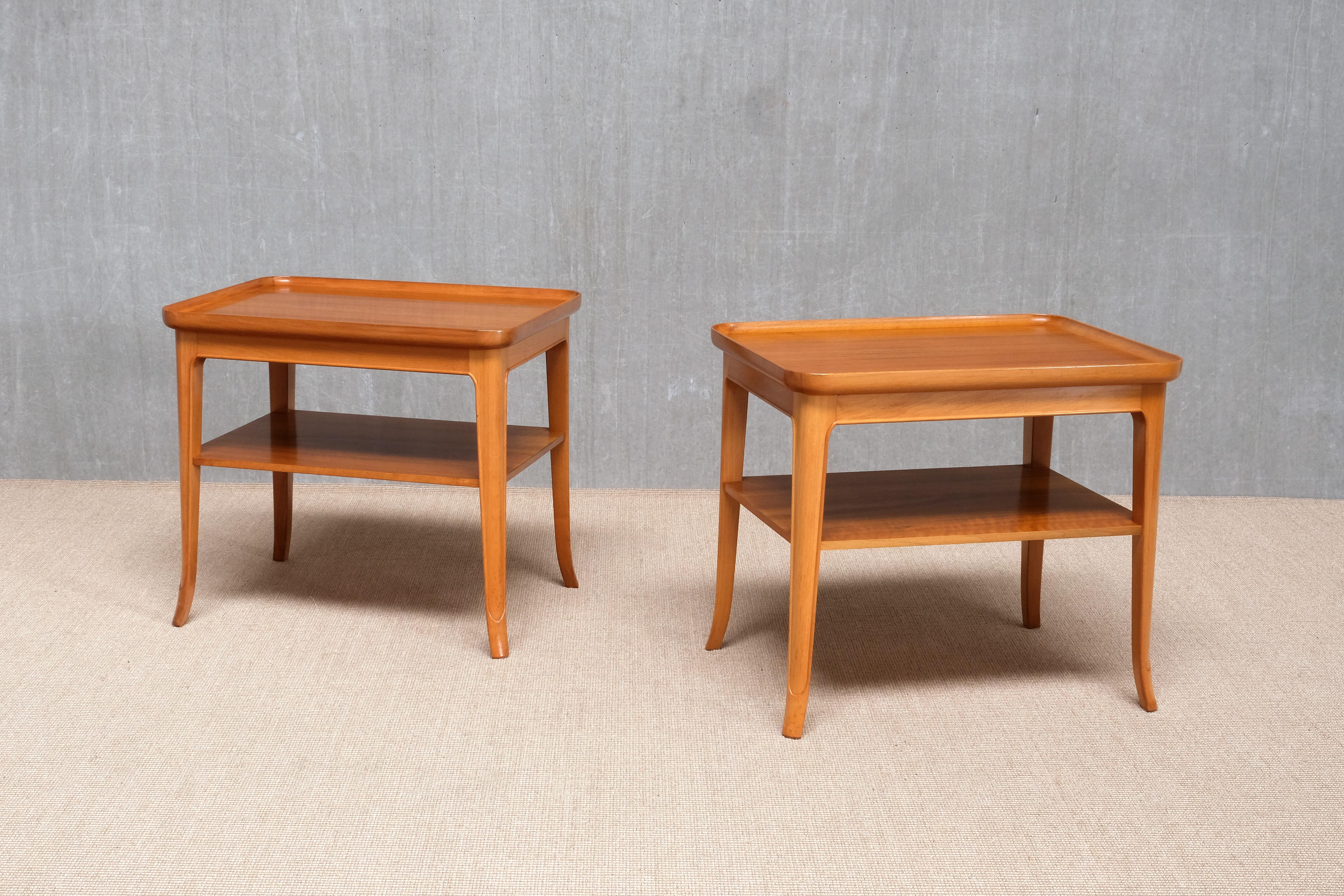 Paar Beistelltische von Alfred Kvarnholt aus Birnbaum und Nussbaum, Schweden, 1940er Jahre (Birnbaumholz) im Angebot