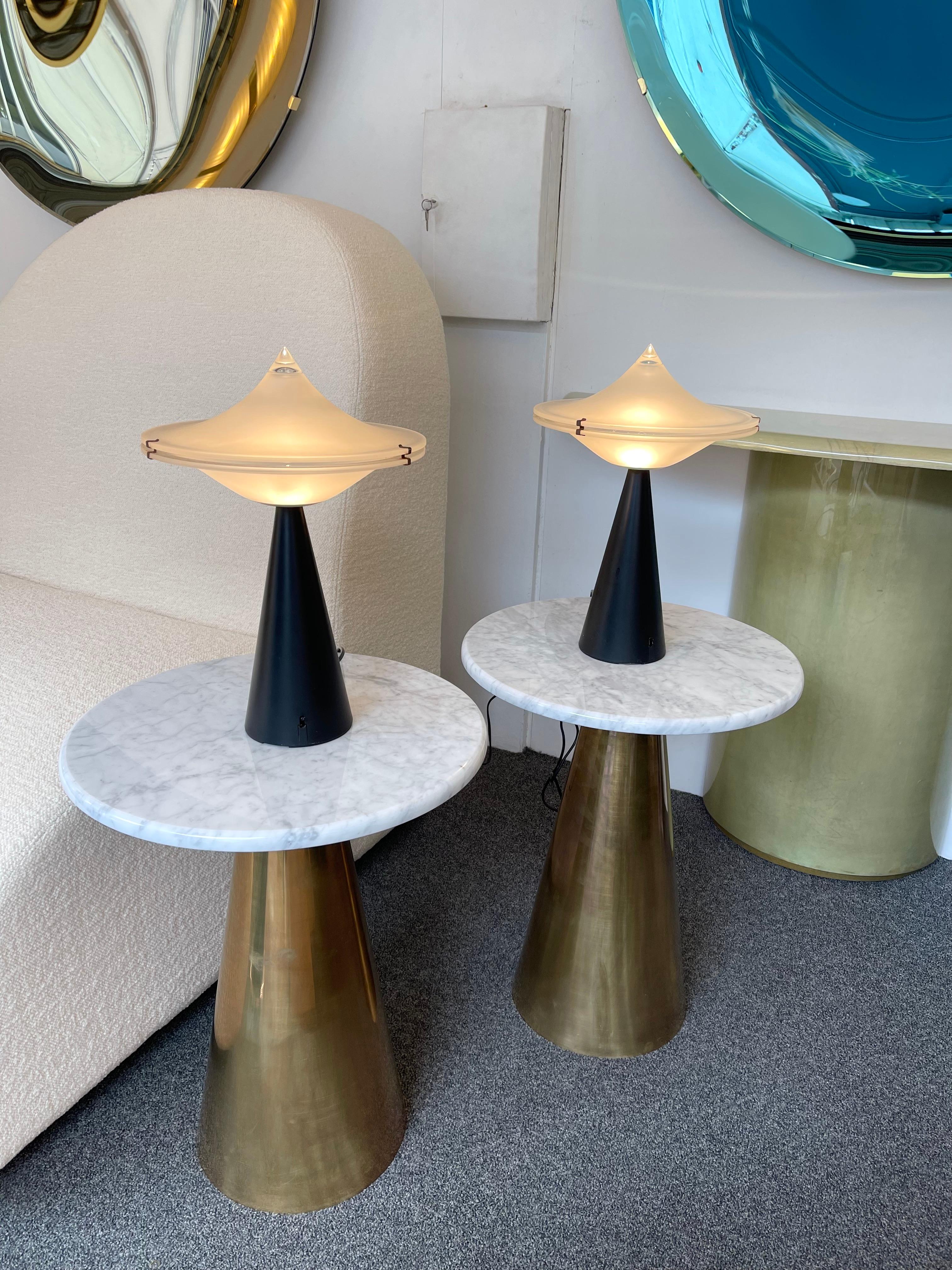alien table lamp