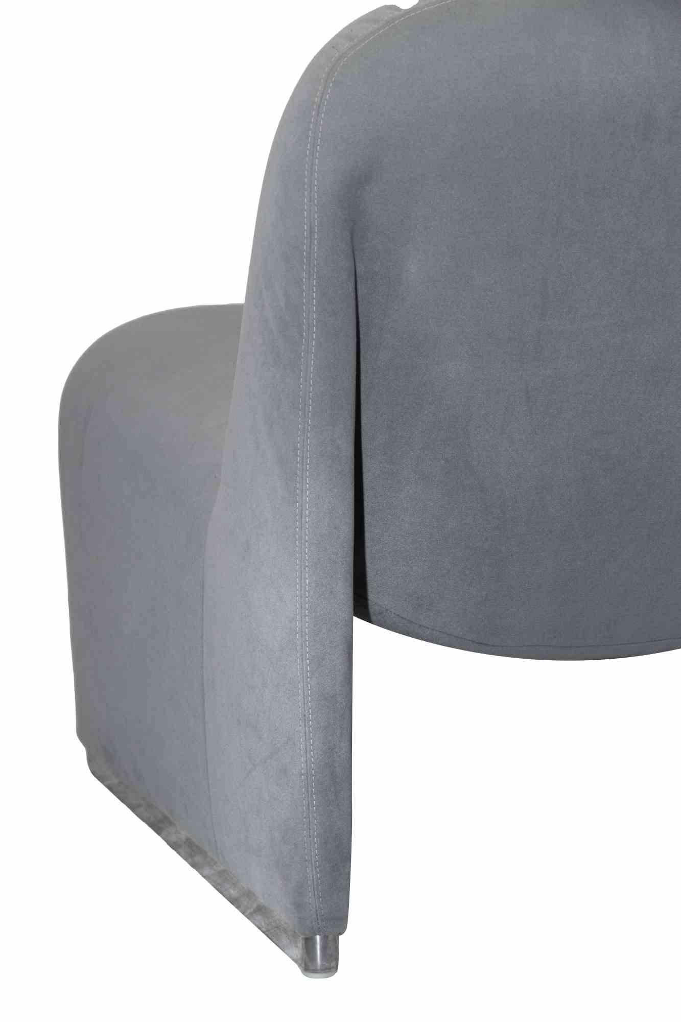 Pair of Alky Armchairs by Giancarlo Piretti for Castelli.

Produced by Anonima Castelli in 1972.

Base in brushed steel, padding in foam rubber, covering in velvet.

L67 x P85 x H67 cm.

Very good conditions.