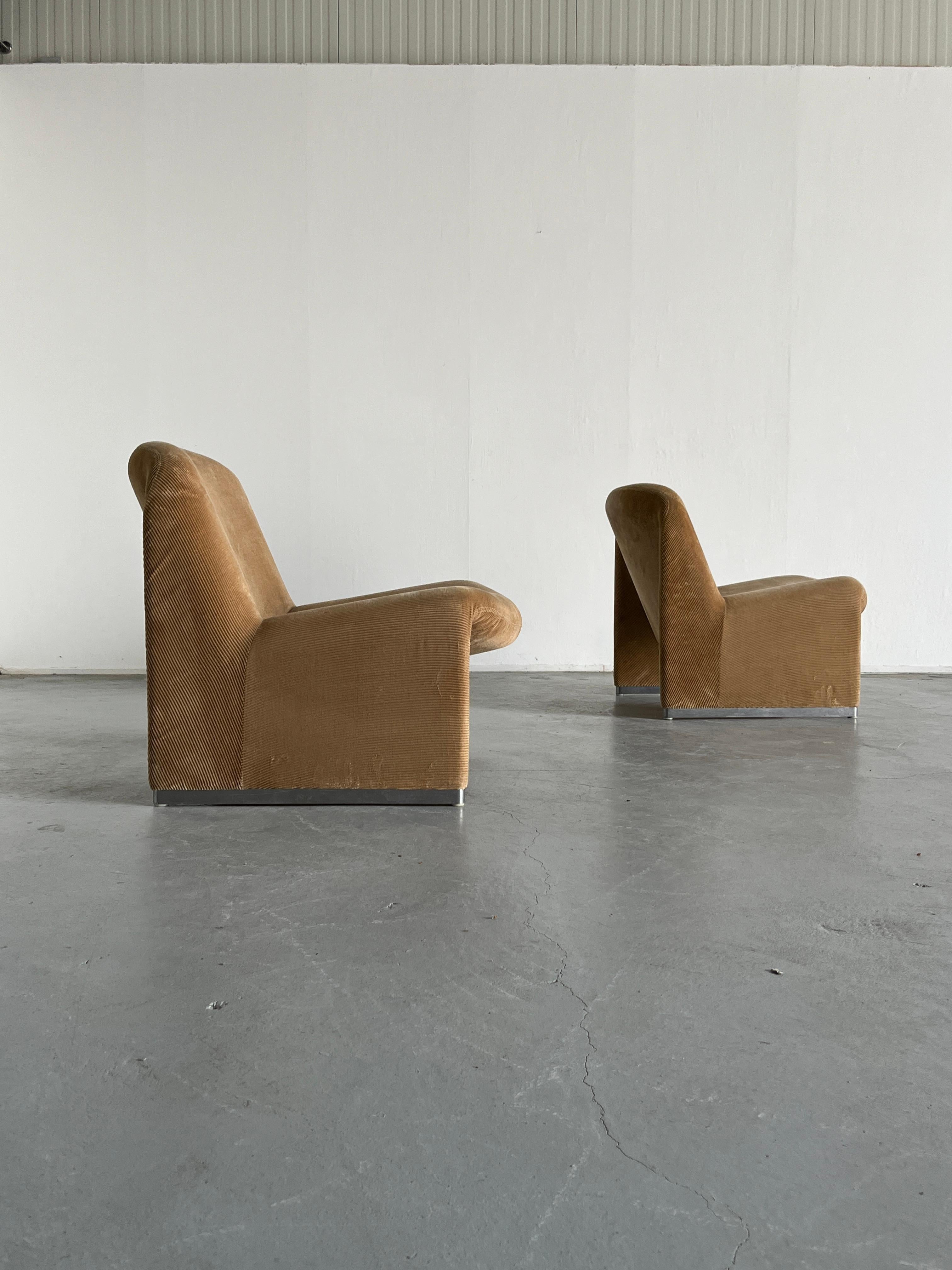 Pair of Alky Chairs in Beige Corduroy by Giancarlo Piretti for Anonima Castelli In Good Condition In Zagreb, HR
