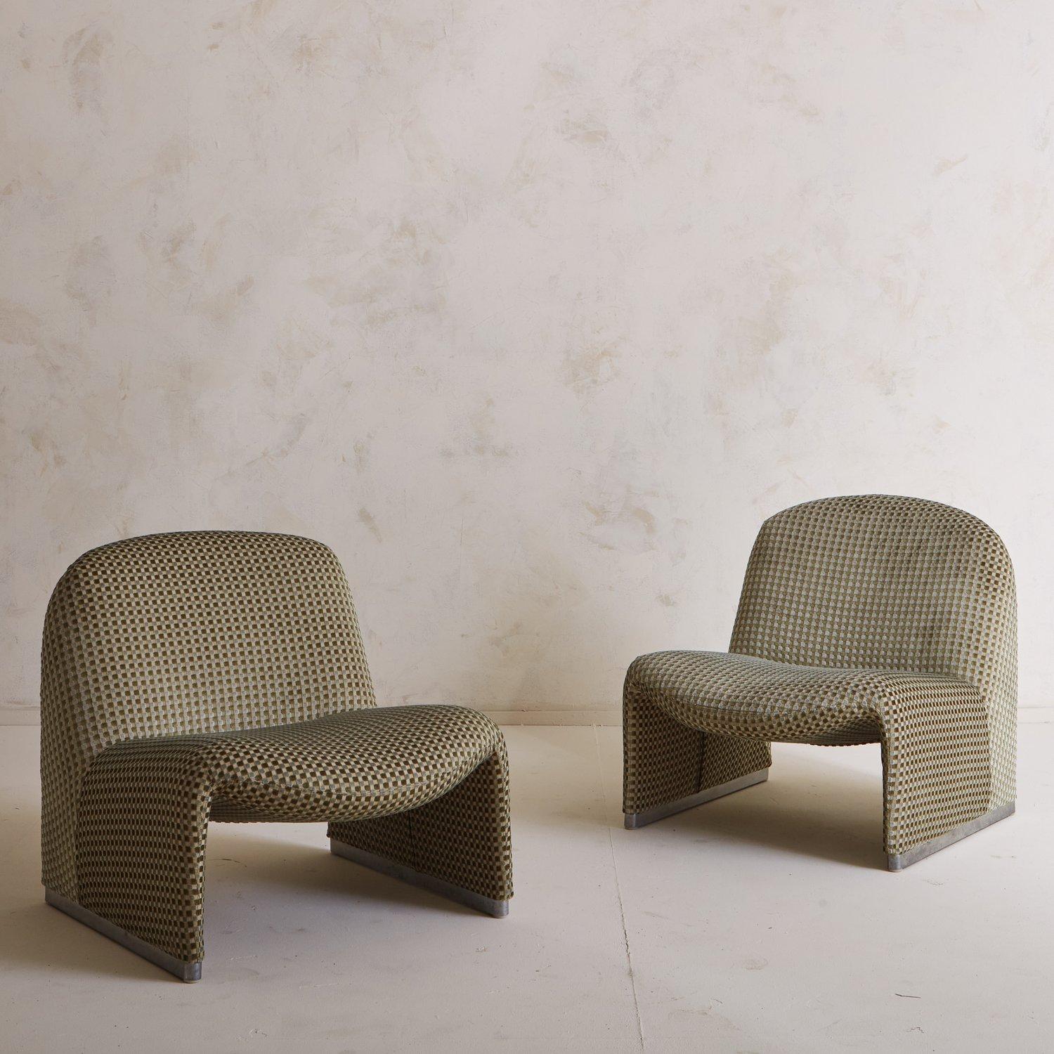 The Alky chair was designed by Giancarlo Piretti for Castelli in 1969. Sculptural, fantastic modern design - the Alky chair was exhibited with the Piretti Collection at NeoCon in 1988. This chair looks amazing from every angle and floats beautifully