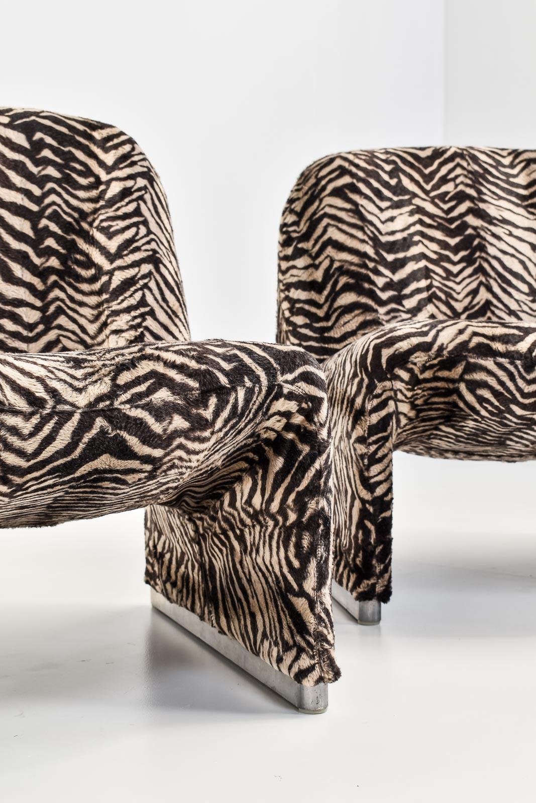 Pair of Alky Chairs in Zebra Fabric by Giancarlo Piretti, 1970s In Good Condition In Antwerp, BE