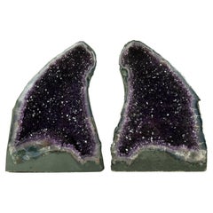 Paire de géodes d'améthyste entièrement naturelles : Améthyste violette intense et Druzy galactique