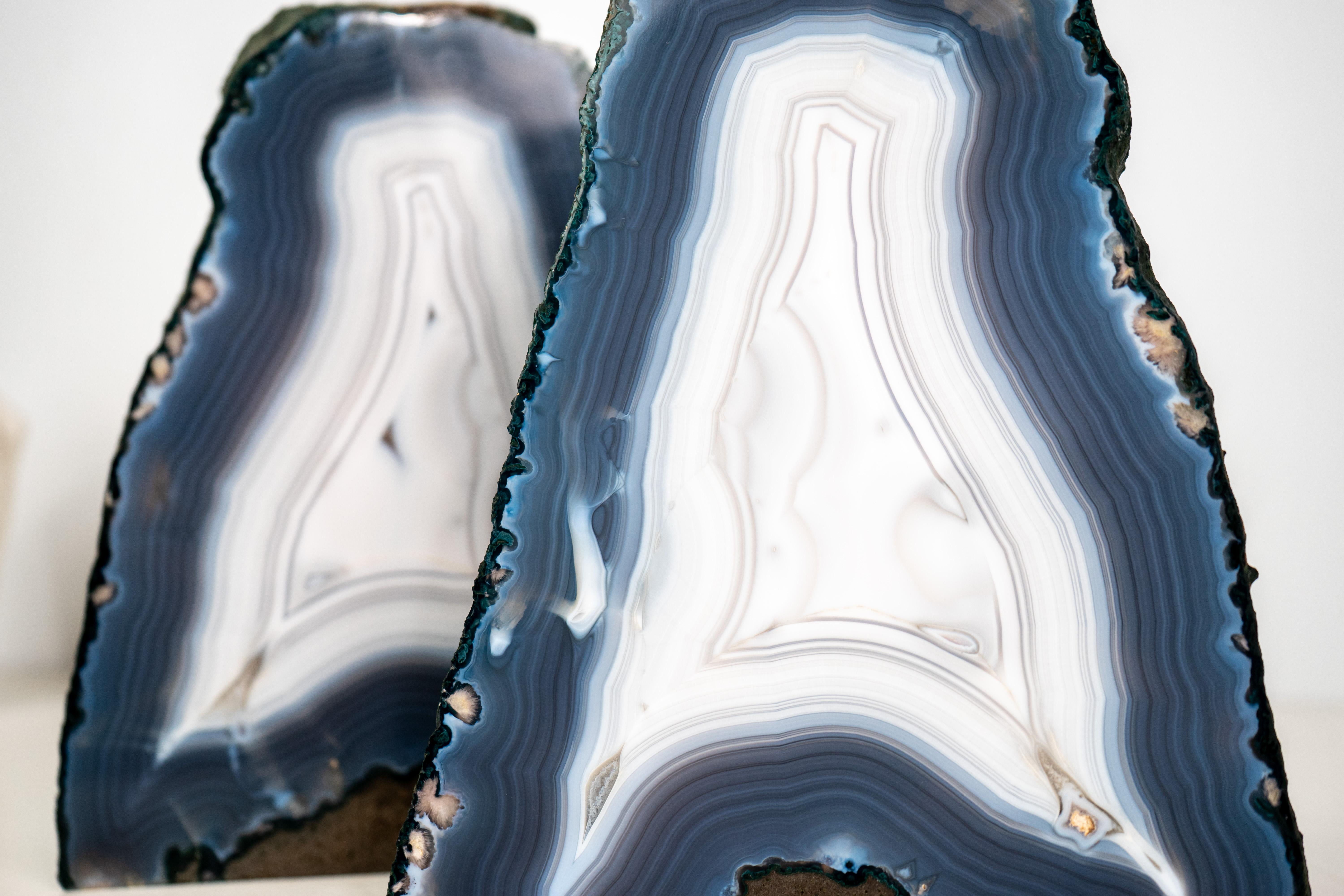 Pair of All-Natural Blue and White Agate Lace Geodes with Intact Drawn Lines In New Condition For Sale In Ametista Do Sul, BR