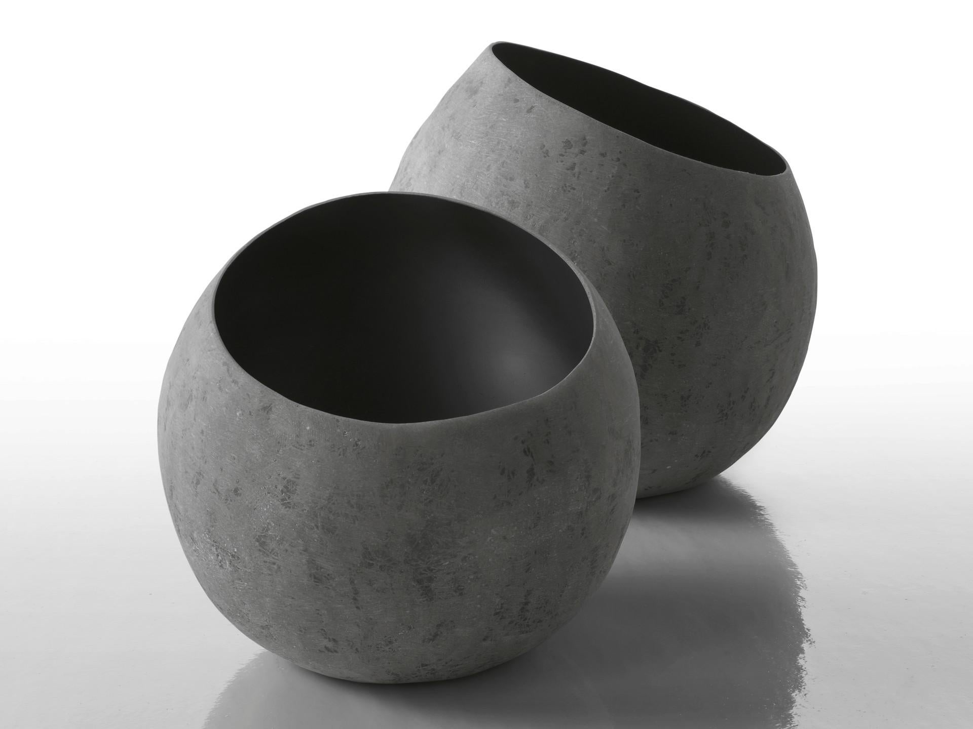 Pair of Alma Vase by Imperfettolab
Dimensions: Ø 47 x H 44 cm
Materials: Raw material


Imperfetto Lab
Who we are ? We are a family.
Verter Turroni, Emanuela Ravelli and our children Elia, Margherita and Eusebio.
All together, we are