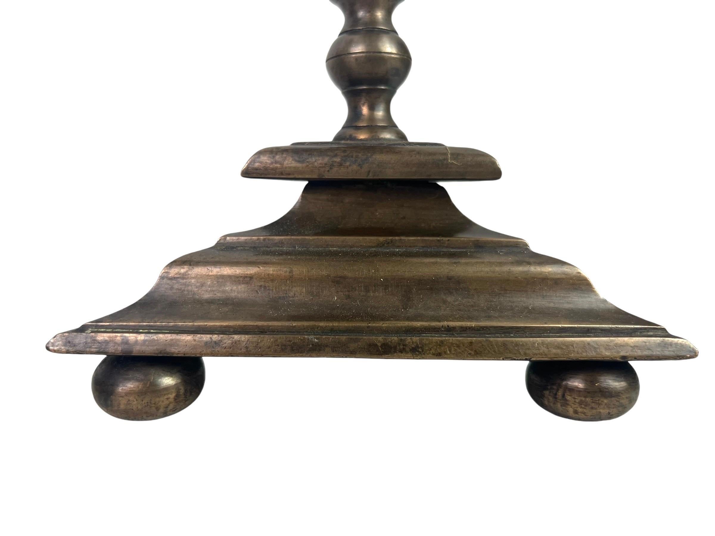 Coppia di candelabri da altare, candelabri da chiesa - bronzo dorato - 17° / 18° in vendita 2