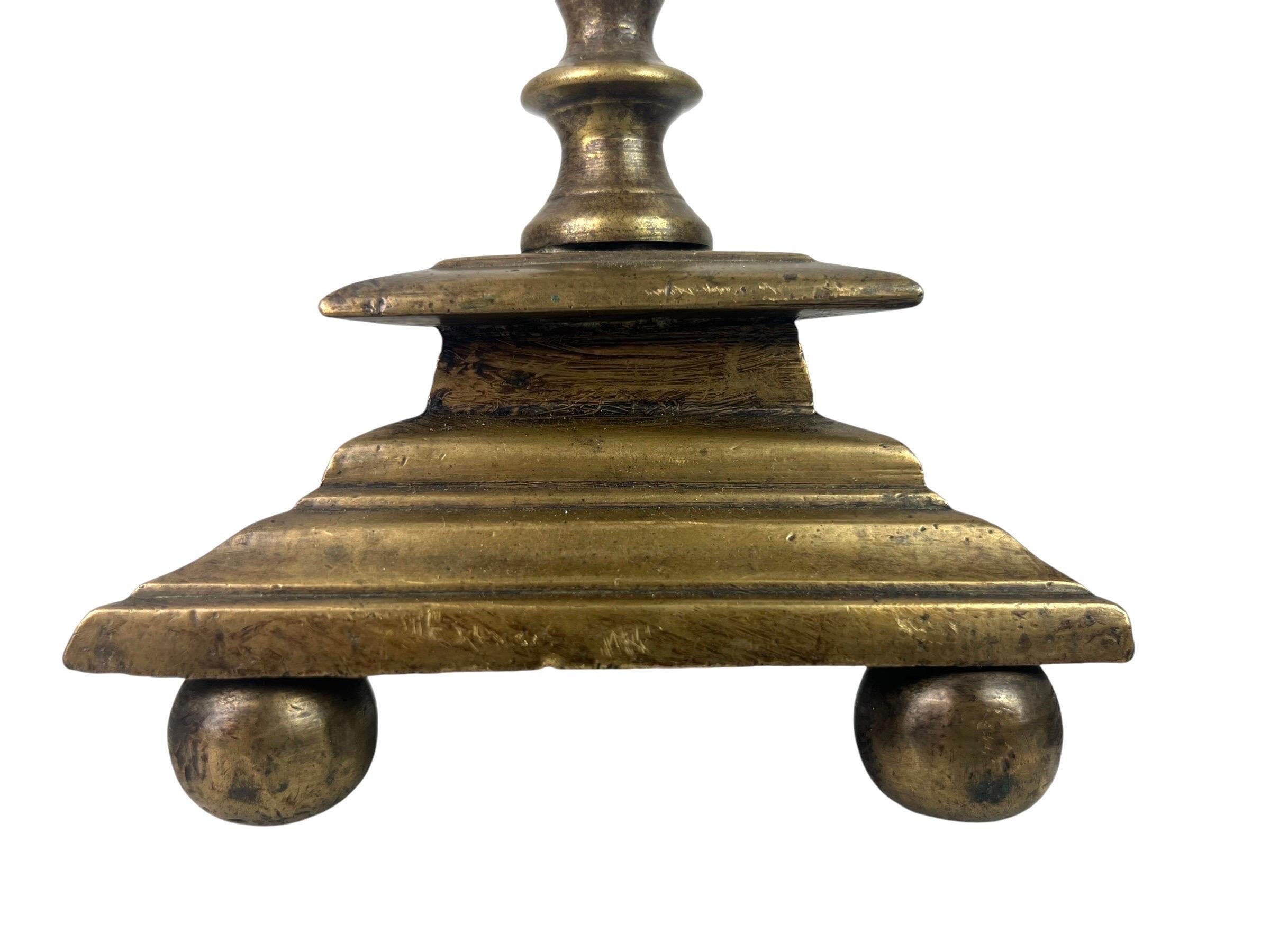 Coppia di candelabri da altare, candelabri da chiesa - bronzo dorato - 17° / 18° in vendita 1