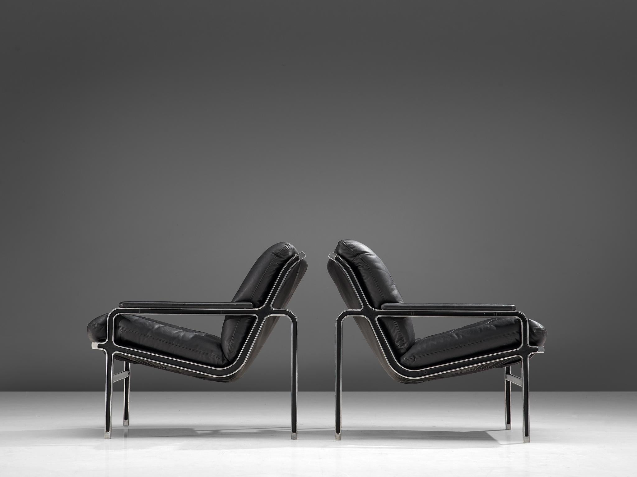 Andre Vandenbeuck for Strassle, pair of easy chairs, metal and leather, Switzerland, 1960s.

These well designed easy chairs are produced by Strassle in the 1960s. Functional and light thanks to the combination of strong, lasting materials; an