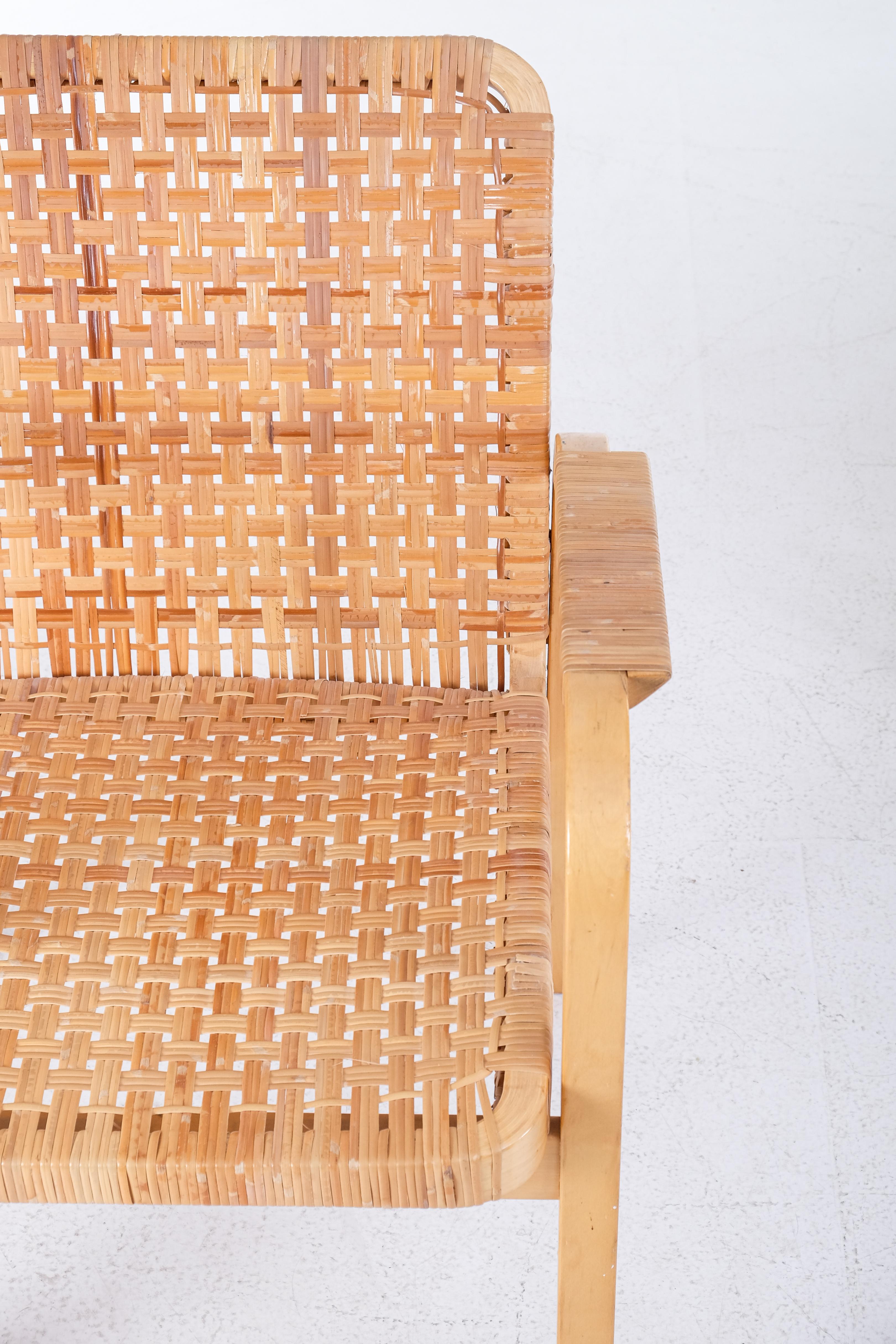 Ein Paar Alvar Aalto-Sessel 45, hergestellt von Artek, 1970er Jahre (Birke) im Angebot