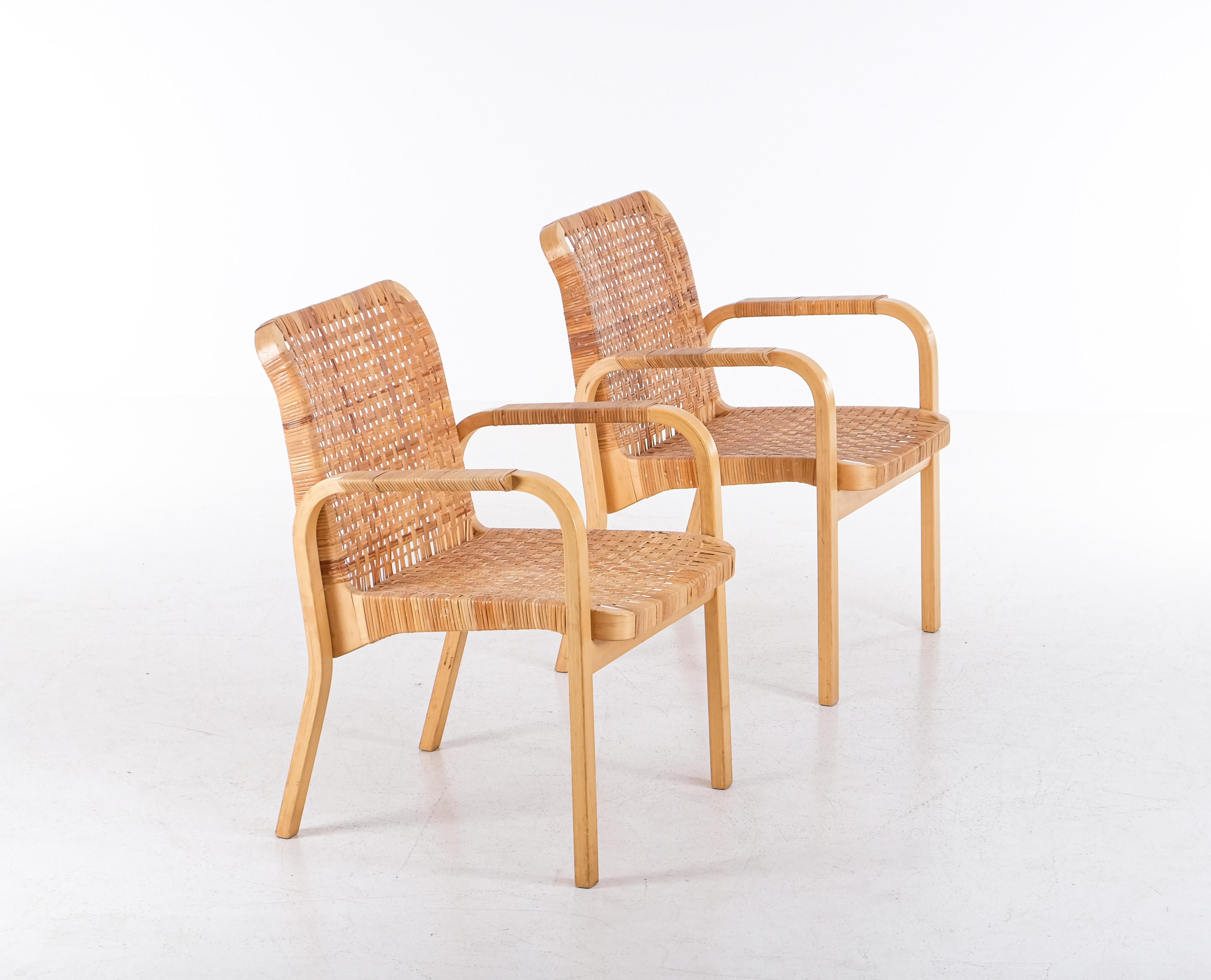 Ein Paar Alvar Aalto-Sessel 45, hergestellt von Artek, 1970er Jahre im Angebot 2