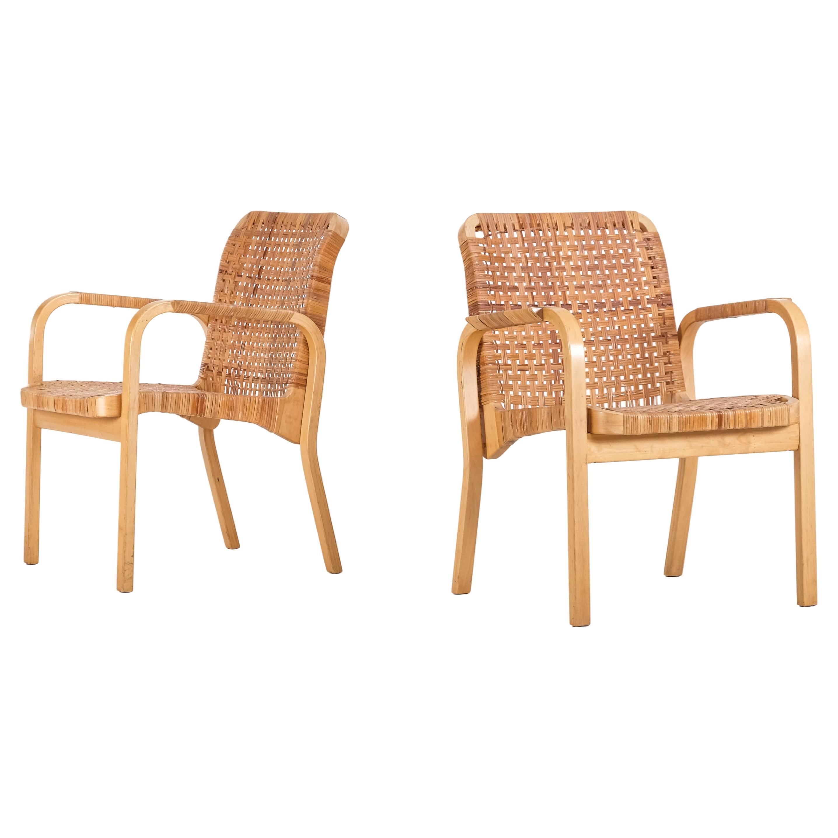 Ein Paar Alvar Aalto-Sessel 45, hergestellt von Artek, 1970er Jahre im Angebot