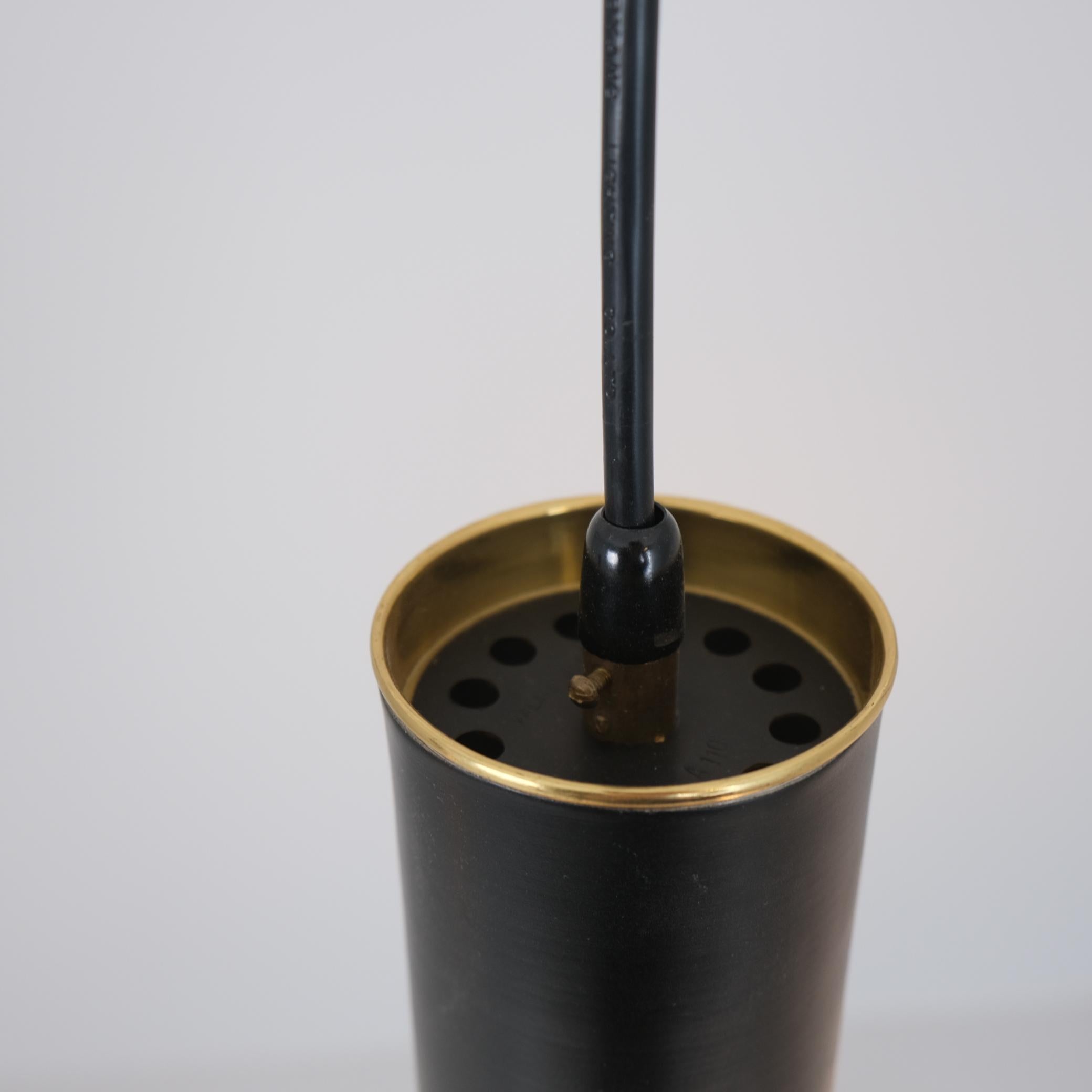 Coppia di ciondoli a forma di granata a mano A110 di Alvar Aalto in ottone e nero, Valaistustyö anni '50 in vendita 1