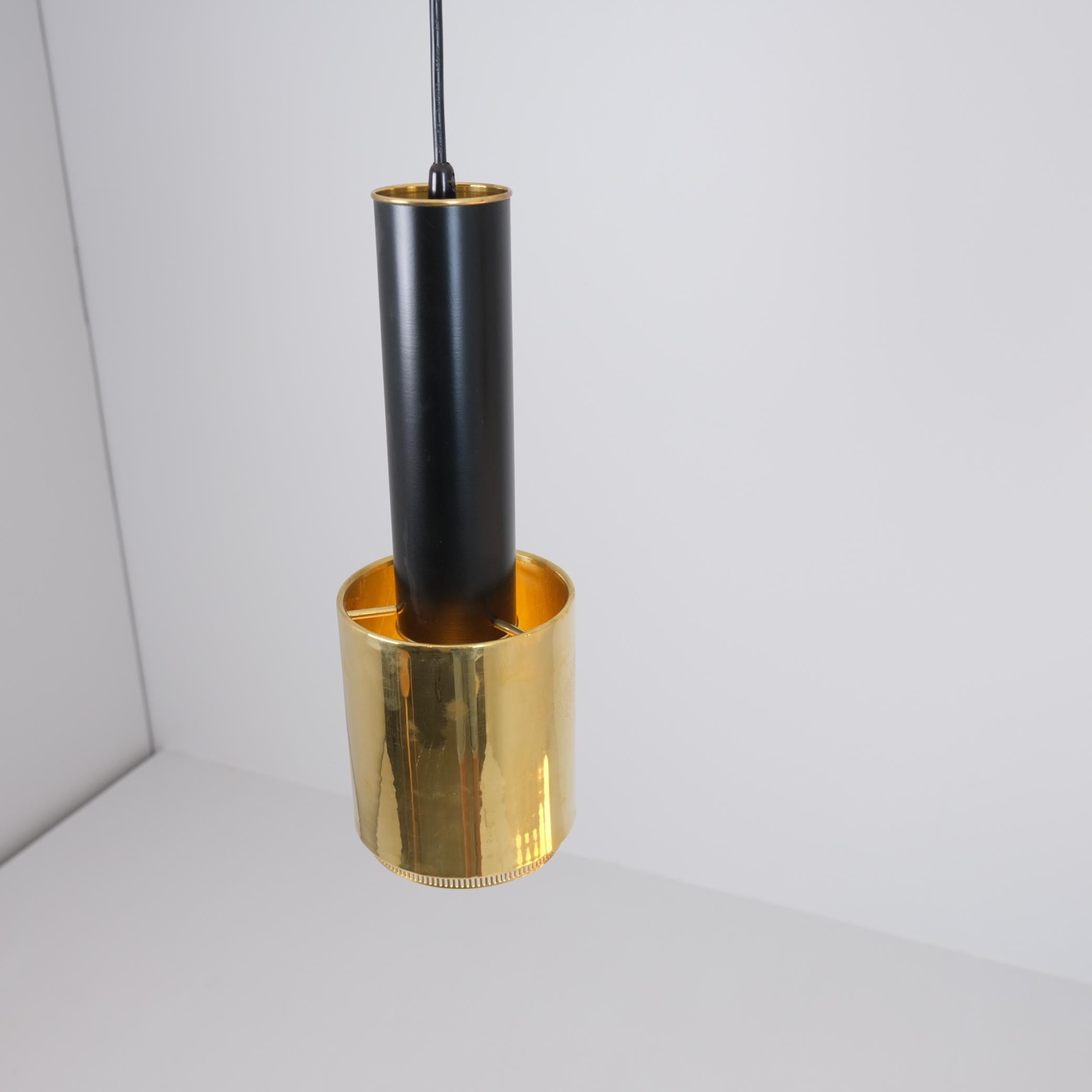 Coppia di ciondoli a forma di granata a mano A110 di Alvar Aalto in ottone e nero, Valaistustyö anni '50 in vendita 2
