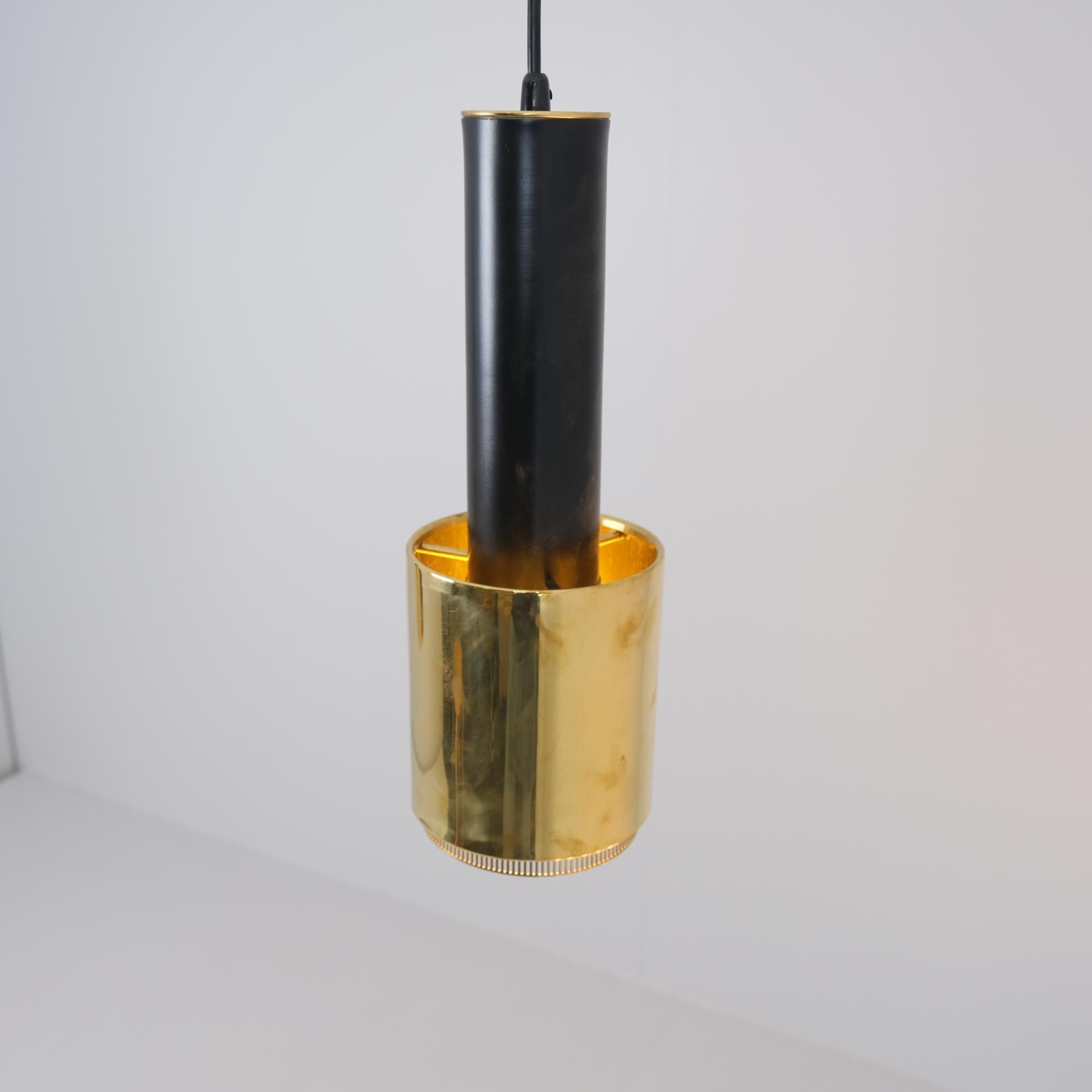 Coppia di ciondoli a forma di granata a mano A110 di Alvar Aalto in ottone e nero, Valaistustyö anni '50 in vendita 3