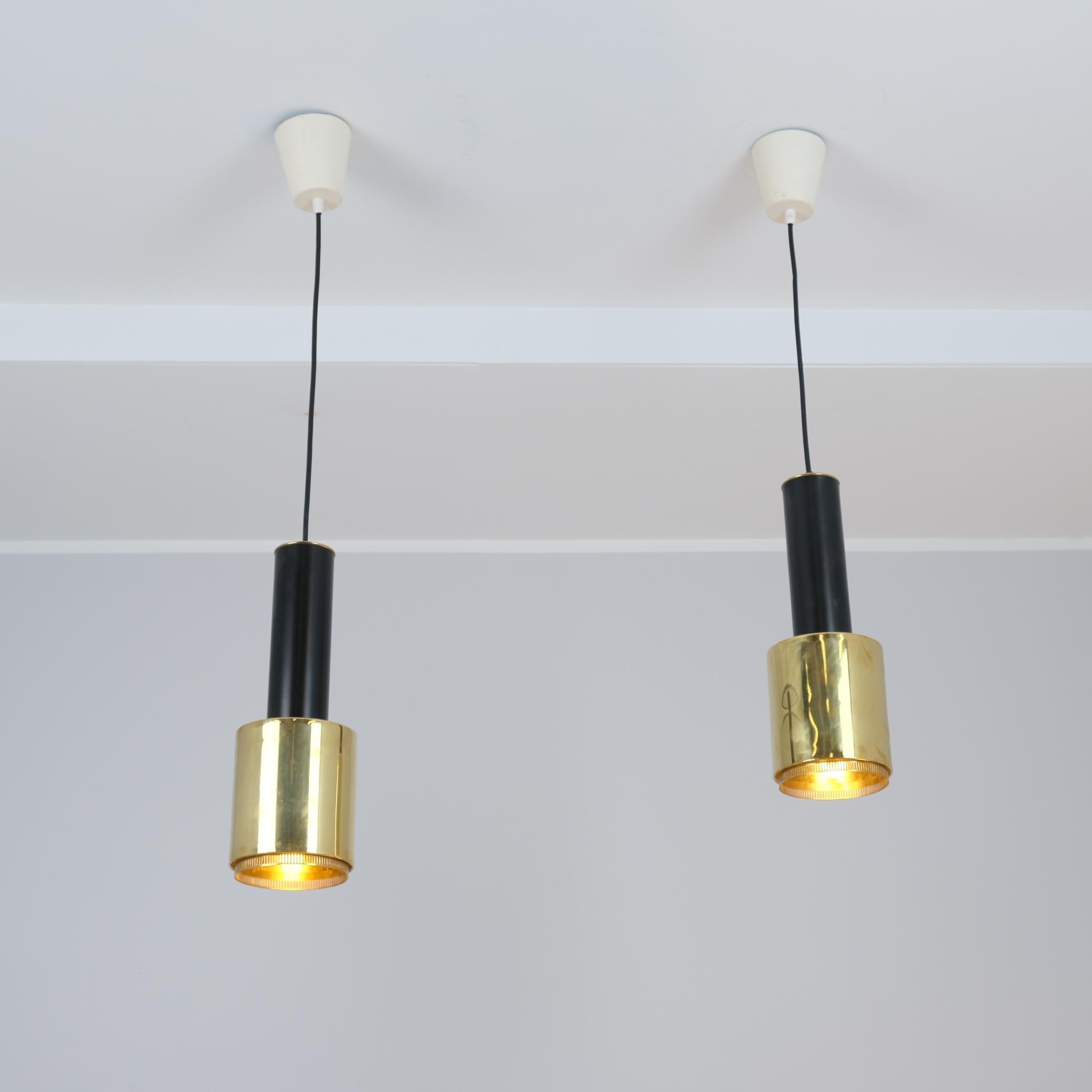 Coppia di ciondoli a forma di granata a mano A110 di Alvar Aalto in ottone e nero, Valaistustyö anni '50 In condizioni buone in vendita a Helsinki, FI