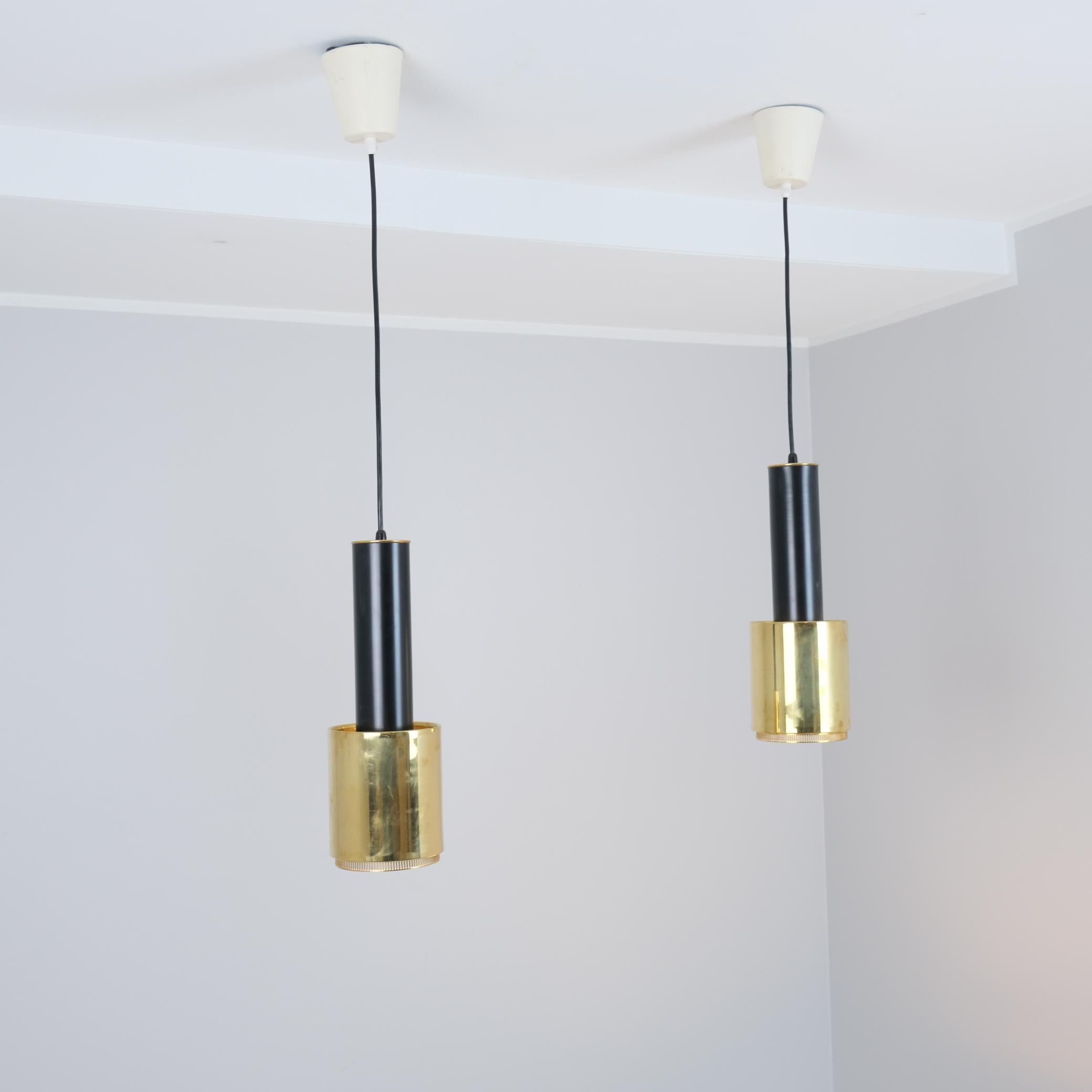 Ottone Coppia di ciondoli a forma di granata a mano A110 di Alvar Aalto in ottone e nero, Valaistustyö anni '50 in vendita