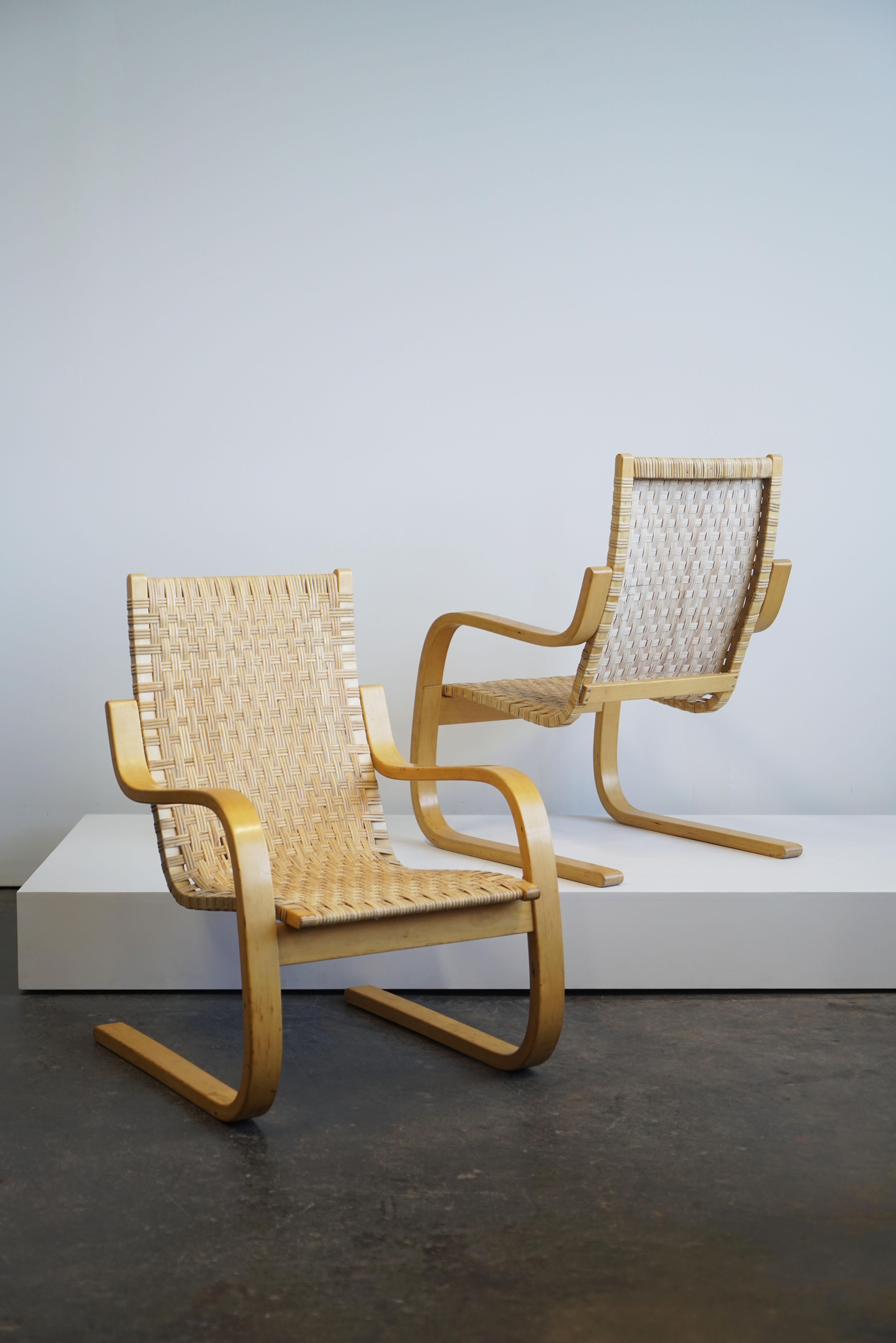 Mid-Century Modern Pair of Alvar Aalto Cantilever Chairs Model 406 by Artek in Birch Cane Webbing For Sale
