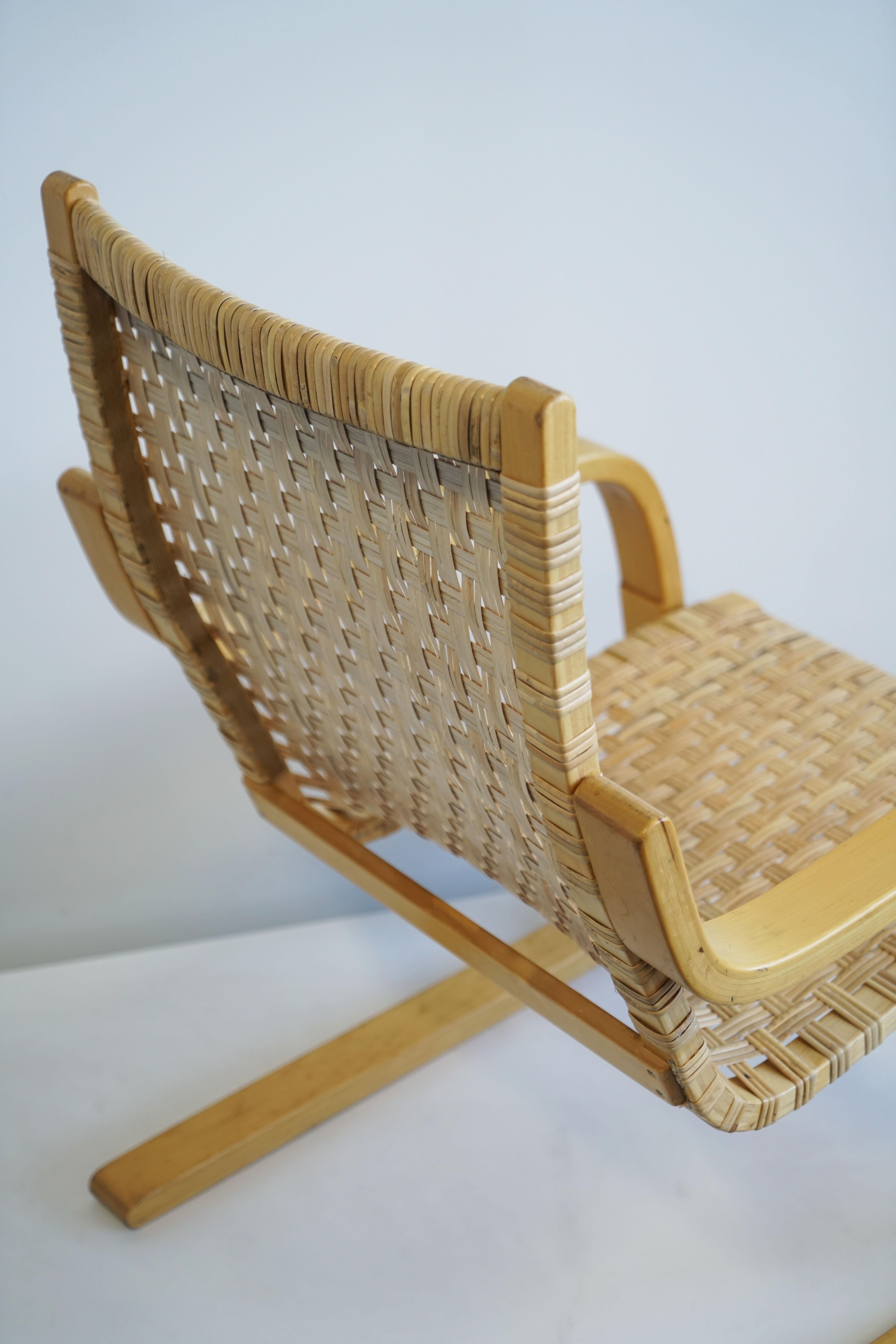 Pair of Alvar Aalto Cantilever Chairs Model 406 by Artek in Birch Cane Webbing In Good Condition For Sale In Chicago, IL