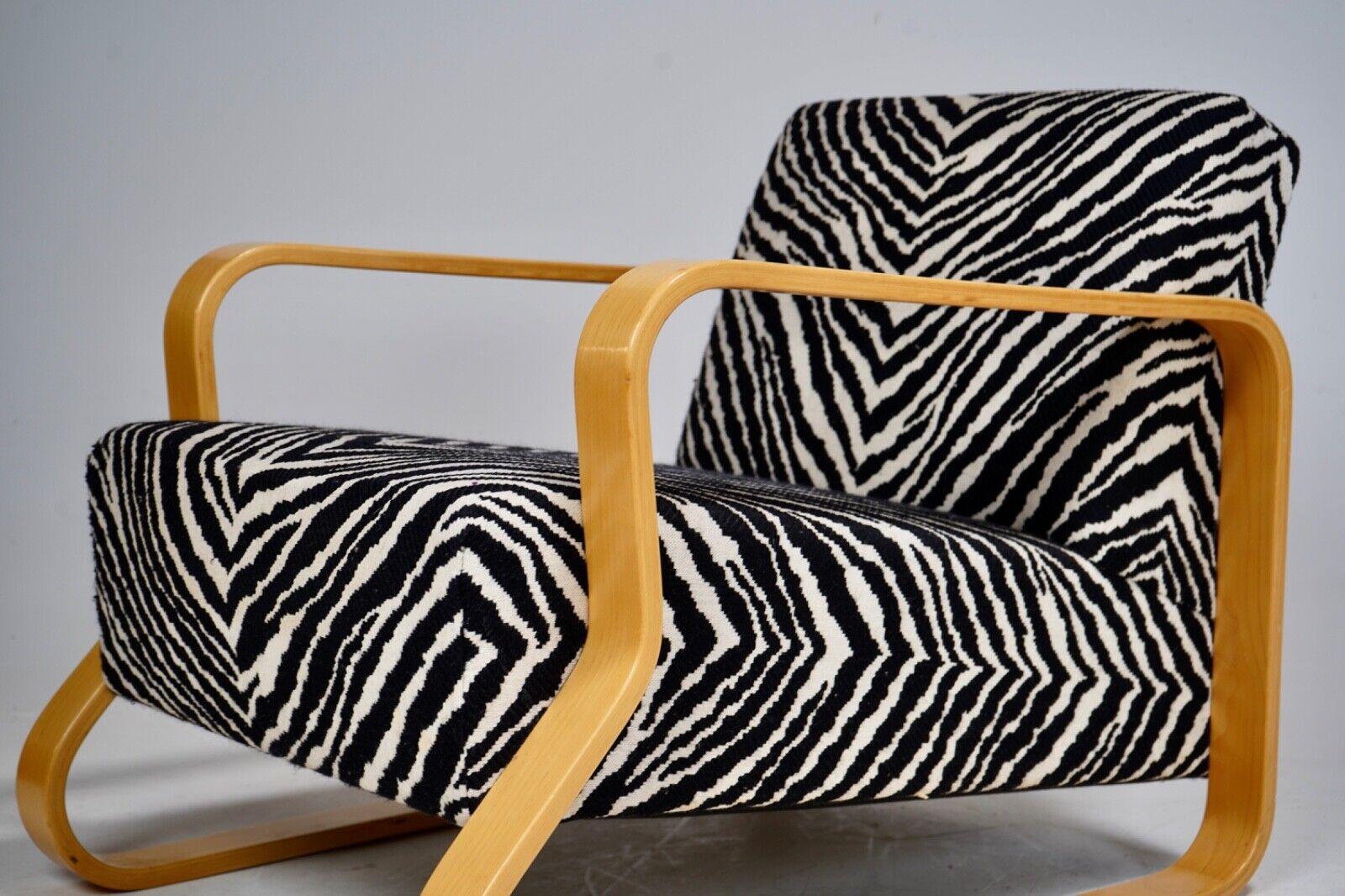 Un par de sillas Alvar Aalto modelo 44 