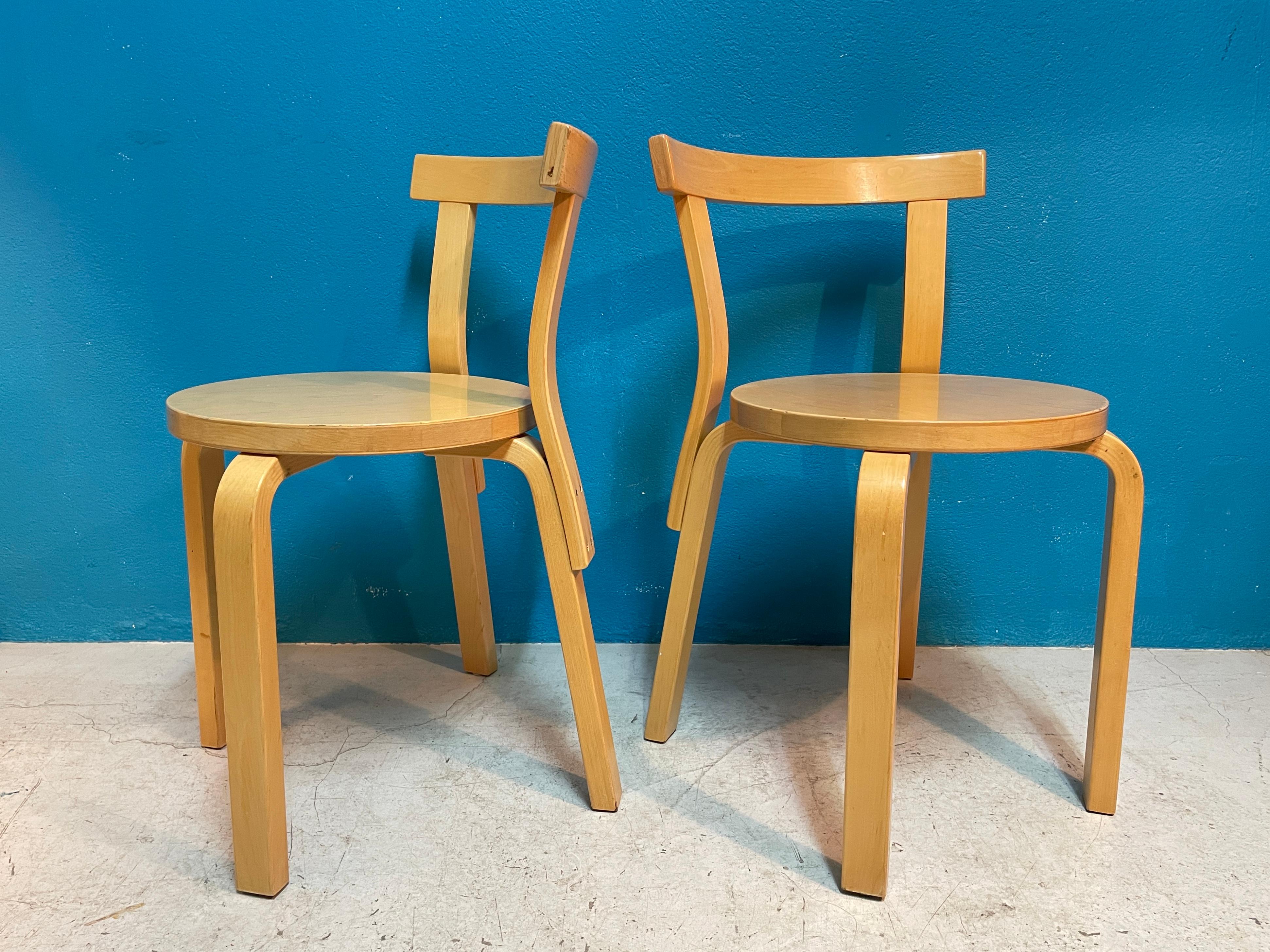 The Chair 68 manufactured by Artek was designed by Alvar Aalto in 1935. These beautiful and Stylish Chairs Are Made in Finland by Artek in 1990's. Simply Design With Round Seat Part With Classic L-leg structure.

Width: 43 cm
Depth: 48.5