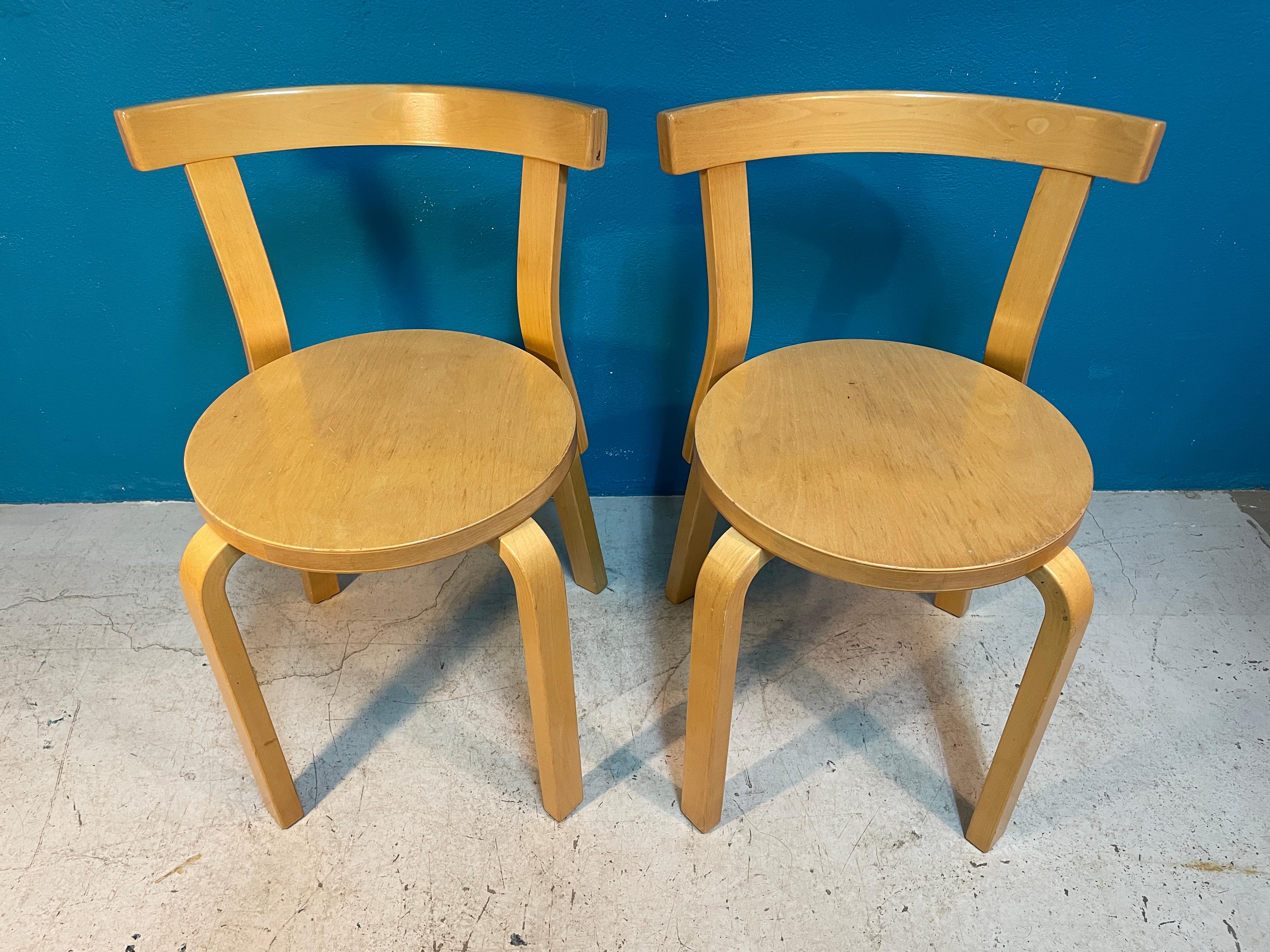 Finnish Pair of Alvar Aalto Chairs Model 68 for Artek, Scandinavian Modern