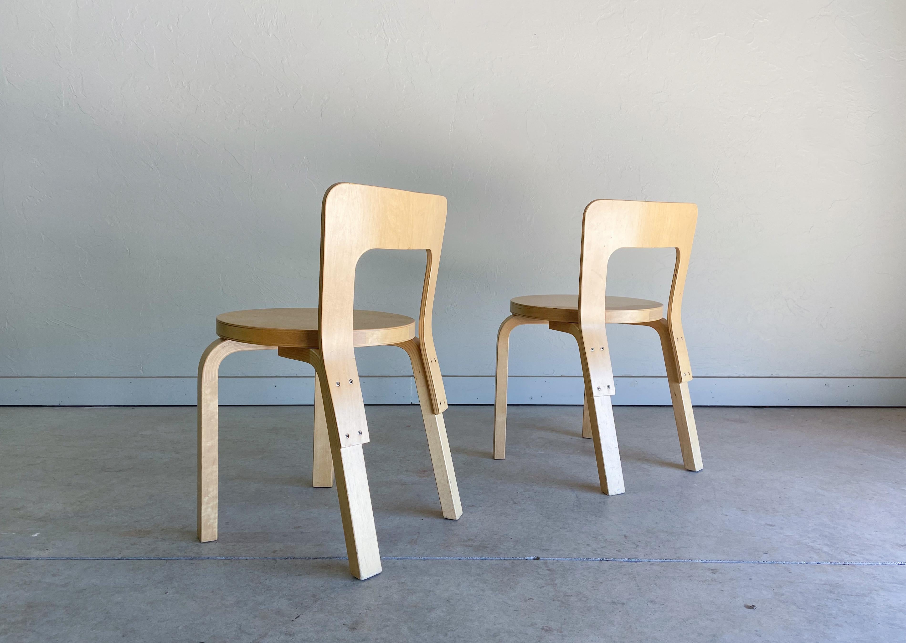 Finlandais Paire de chaises d'enfant en bois cintré Alvar Aalto pour Artek N65  en vente