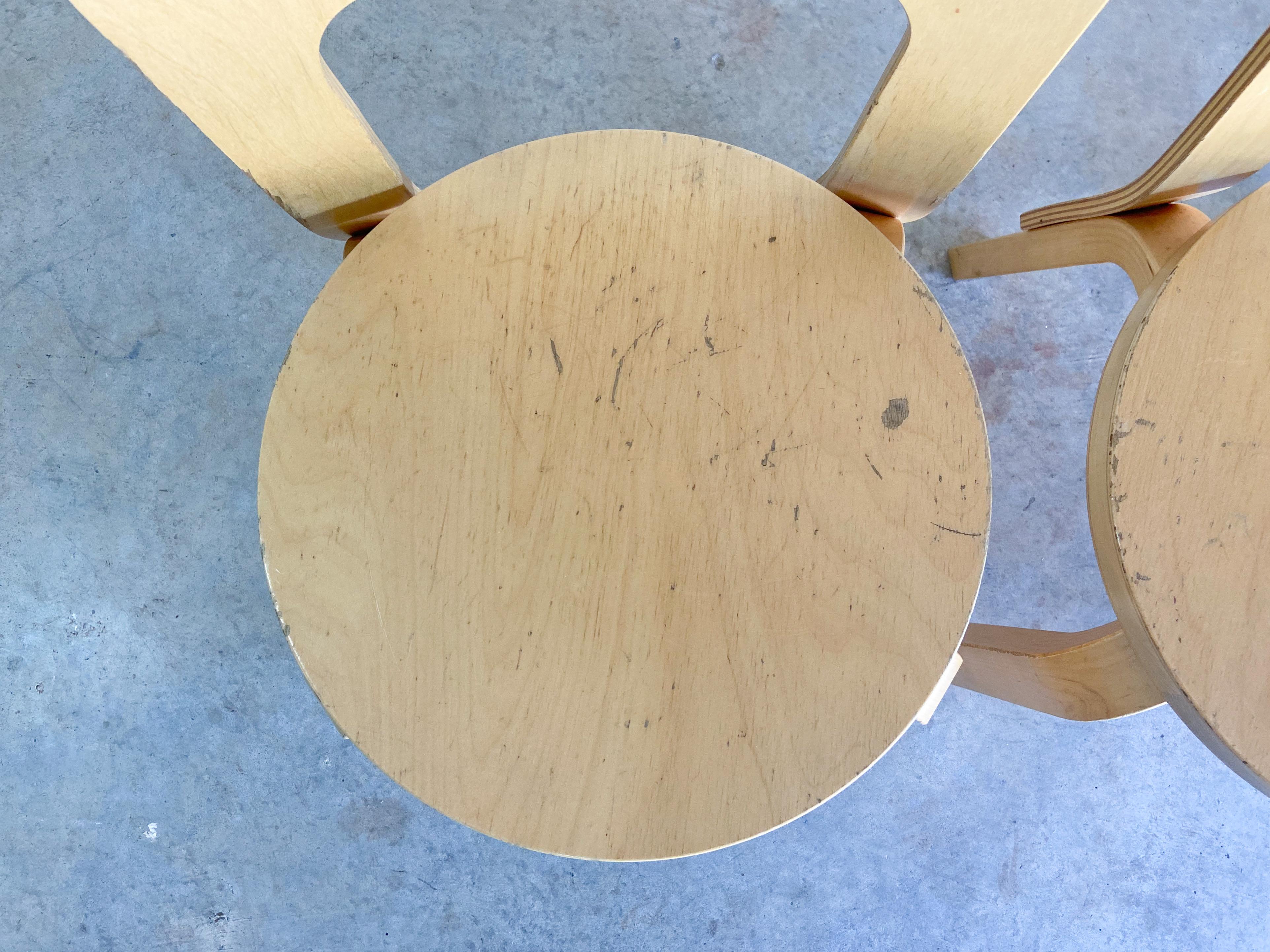 XXIe siècle et contemporain Paire de chaises d'enfant en bois cintré Alvar Aalto pour Artek N65 en vente