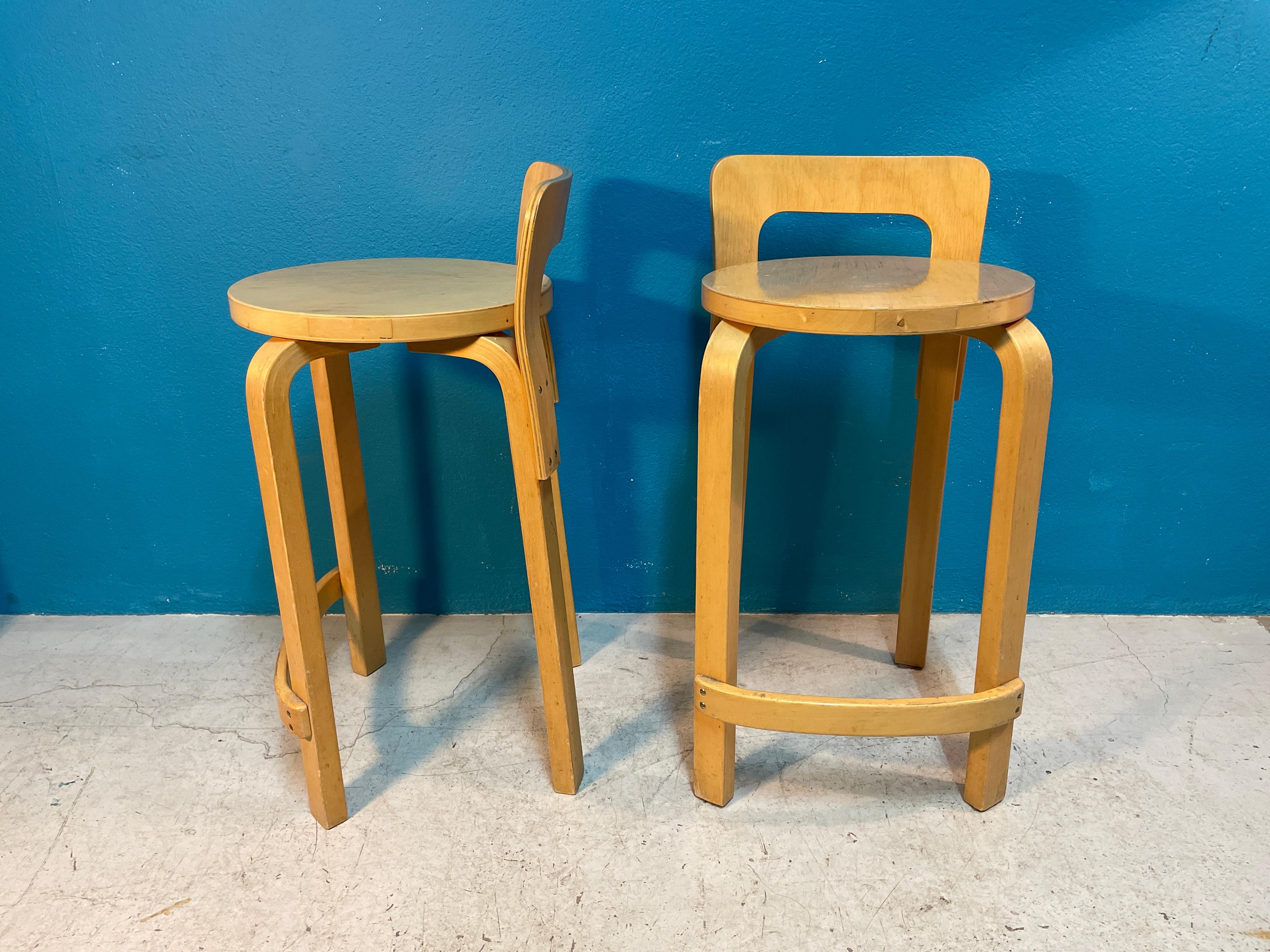 High Chair model K65 was designed by Alvar Aalto in 1935. The chair features birch legs and a low back made of bent birch plywood. Timeless Classic.

These Original Artek k65 Chairs are Made in Finland in 1970s.

Material: Birch
Width: 38 cm
Depth: