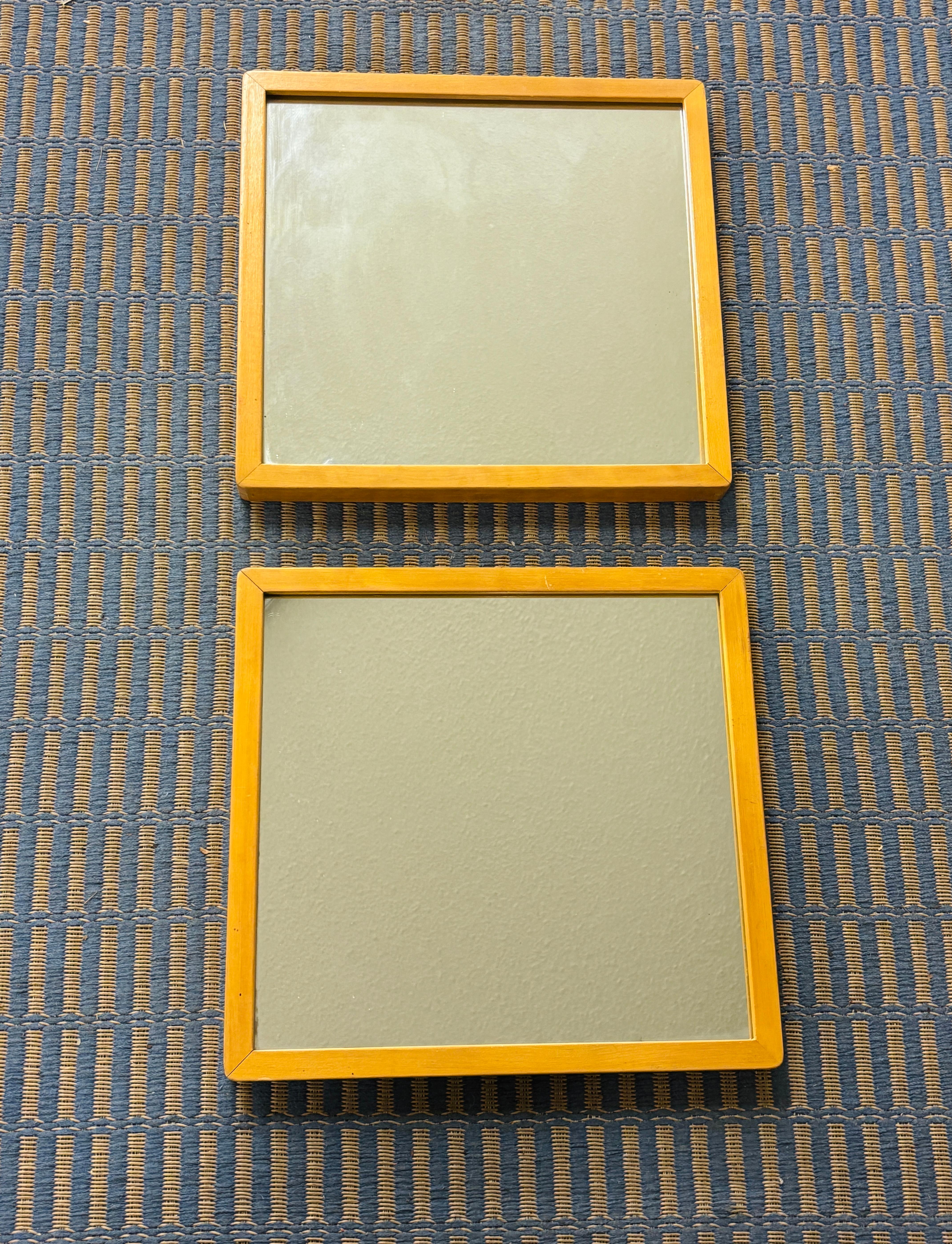 Coppia di piccoli specchi di Alvar Aalto degli anni '50, Aalto+Aalto Finlandia in vendita 5