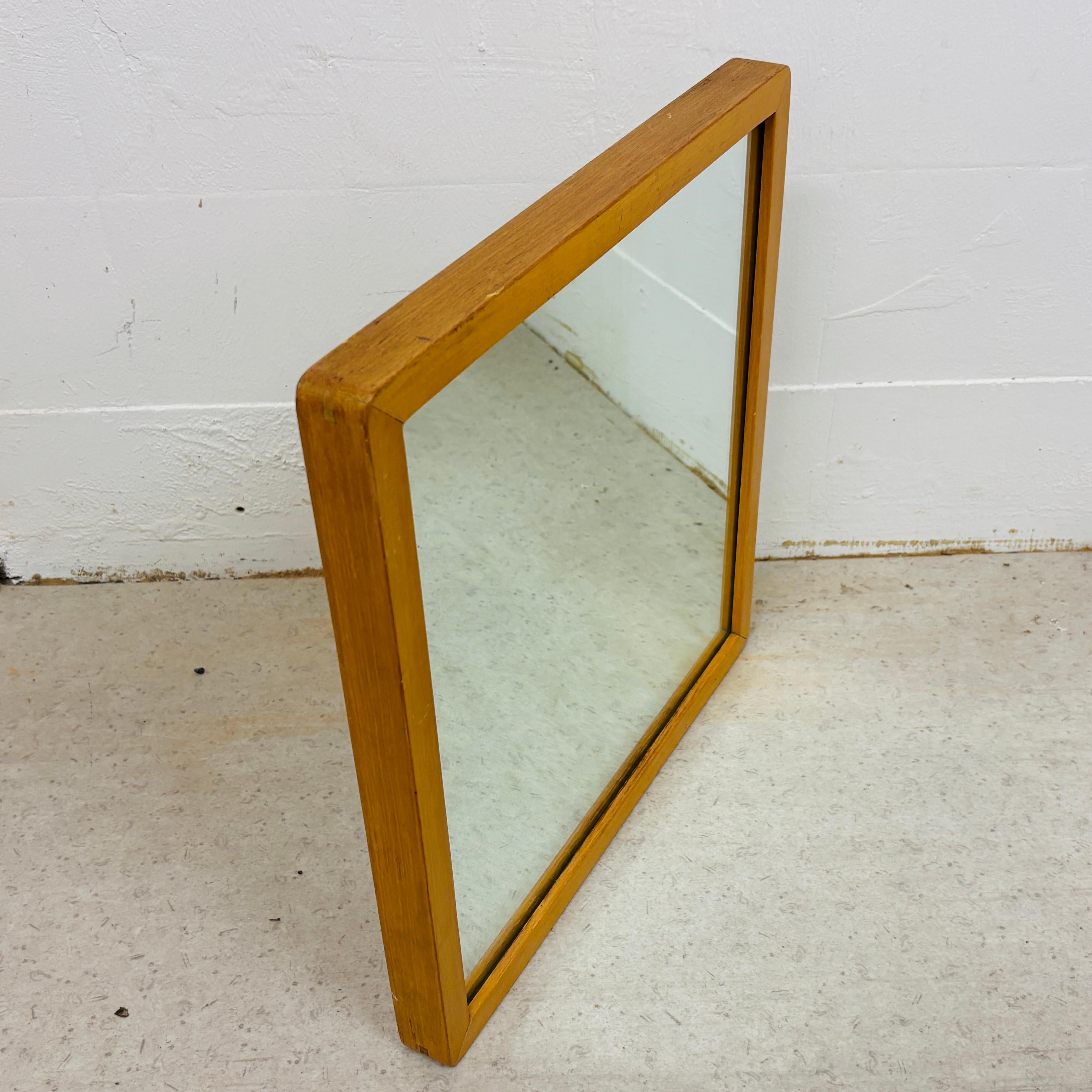 Coppia di piccoli specchi di Alvar Aalto degli anni '50, Aalto+Aalto Finlandia in vendita 6