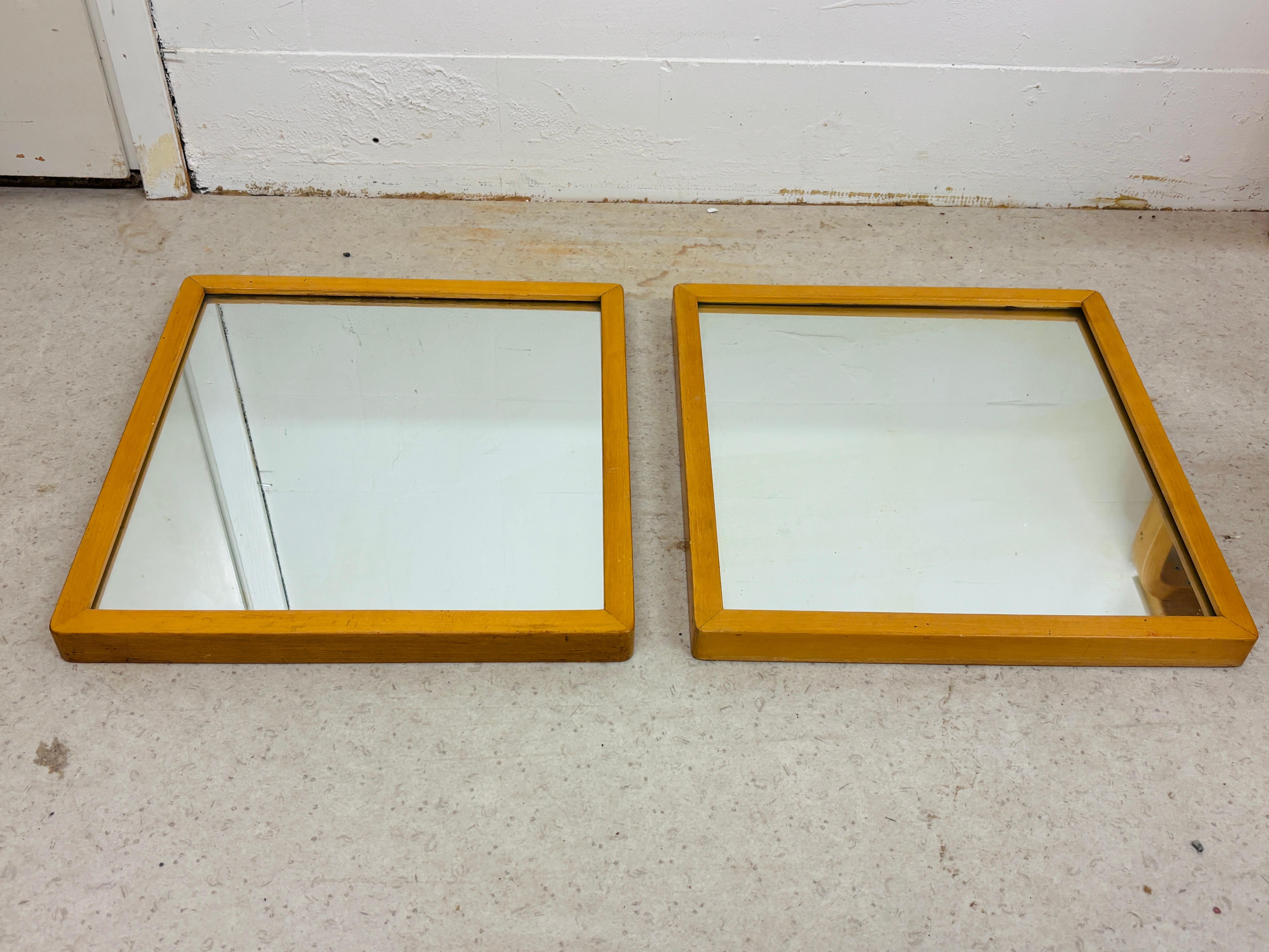 XX secolo Coppia di piccoli specchi di Alvar Aalto degli anni '50, Aalto+Aalto Finlandia in vendita