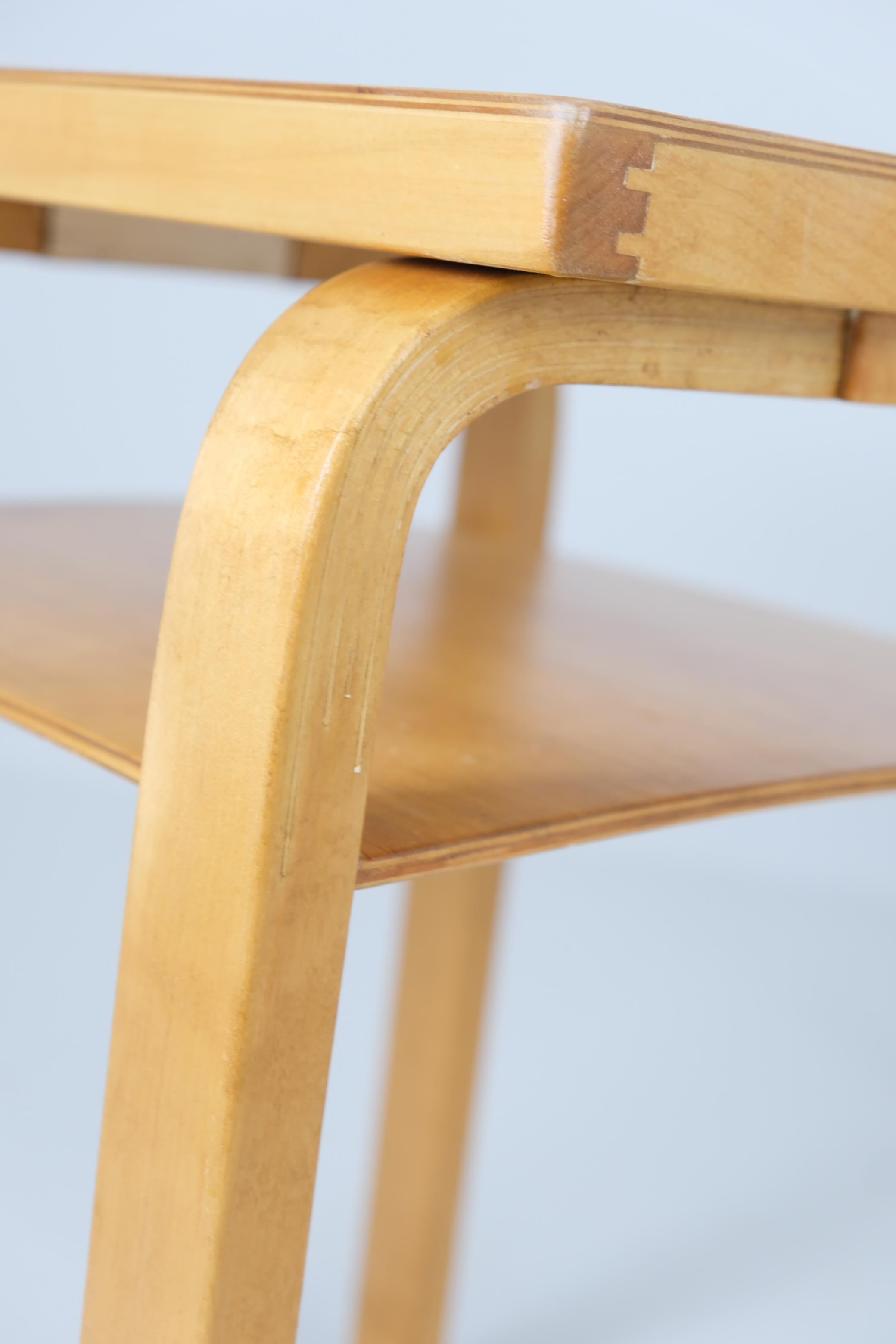 Coppia di tavolini di Alvar Aalto modello A86 in betulla miele, Artek, anni '40 in vendita 6
